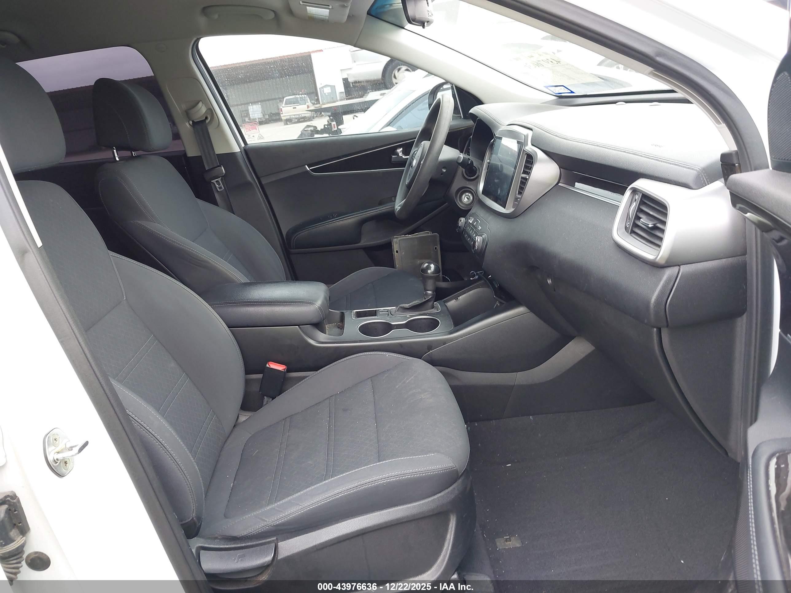 KIA SORENTO image 5