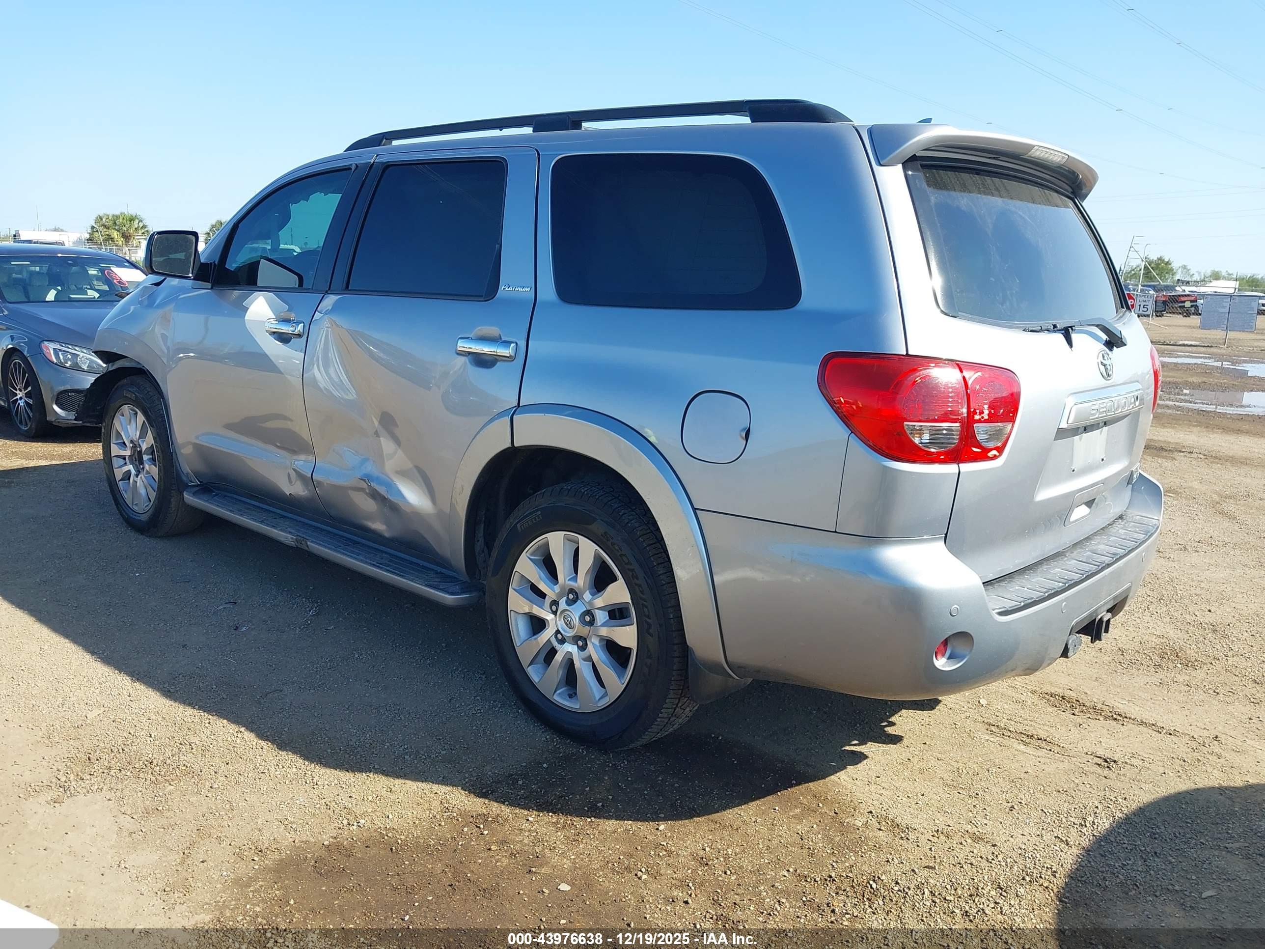 TOYOTA SEQUOIA image 3