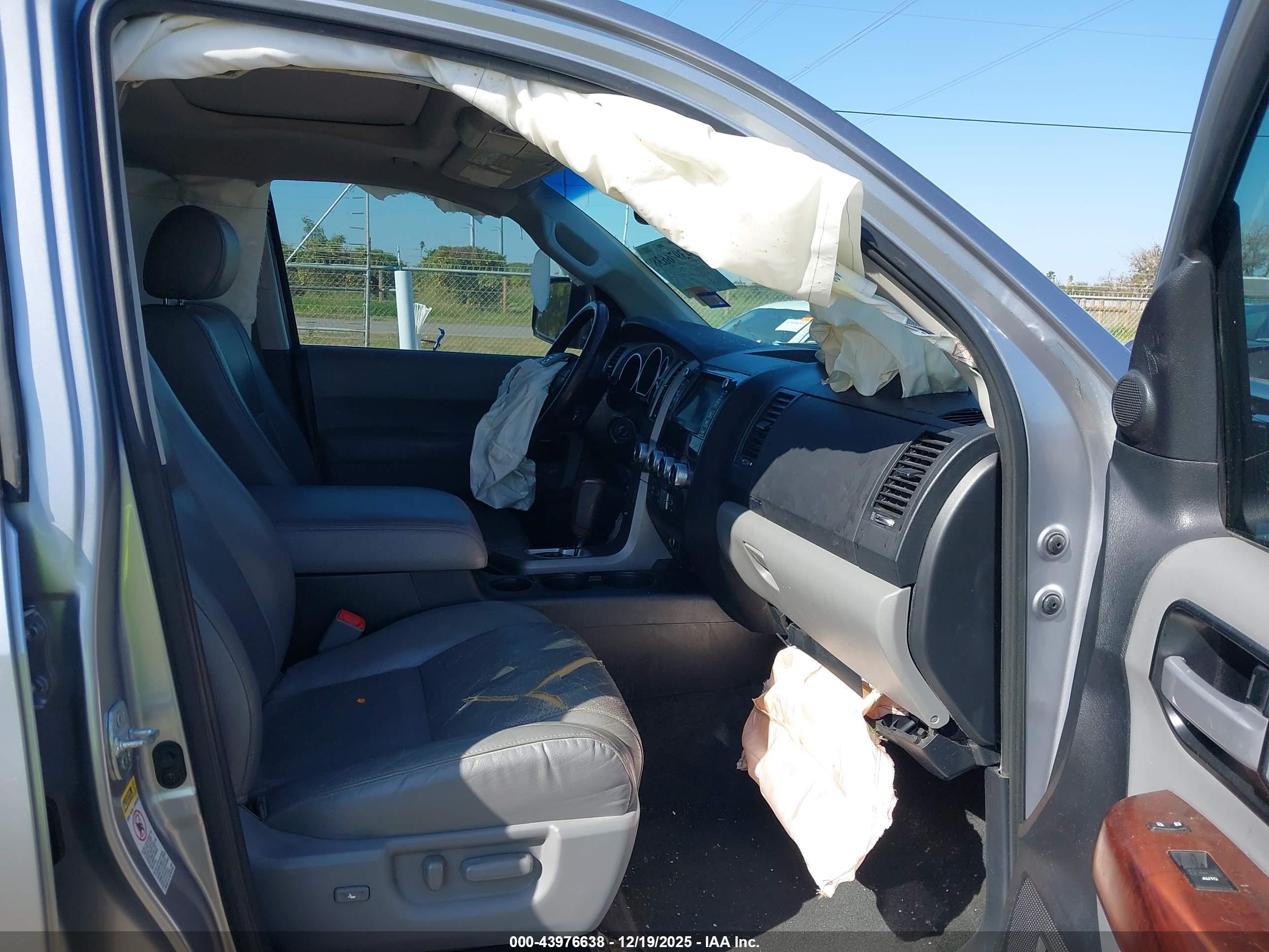 TOYOTA SEQUOIA image 5