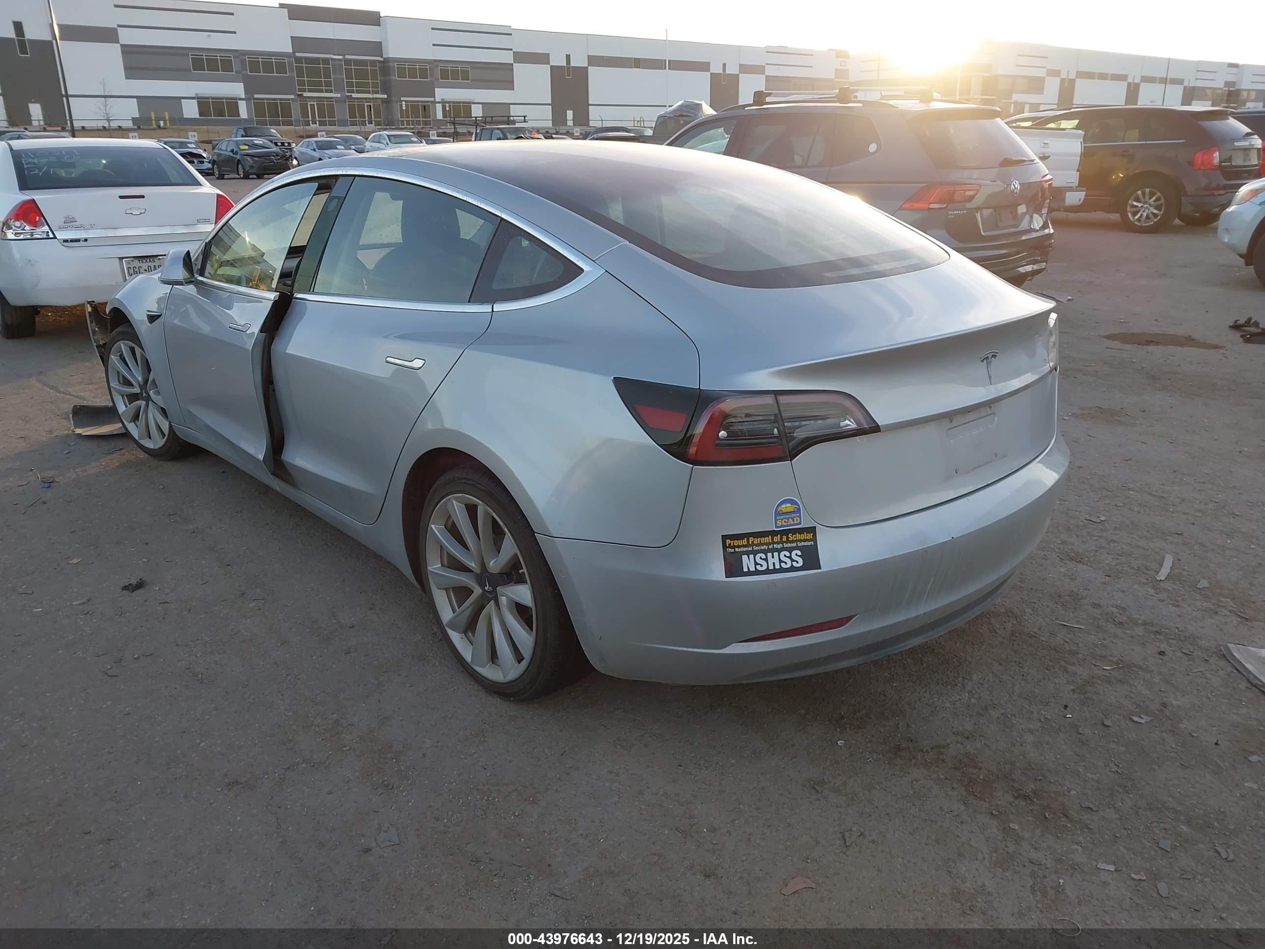 TESLA MODEL image 3