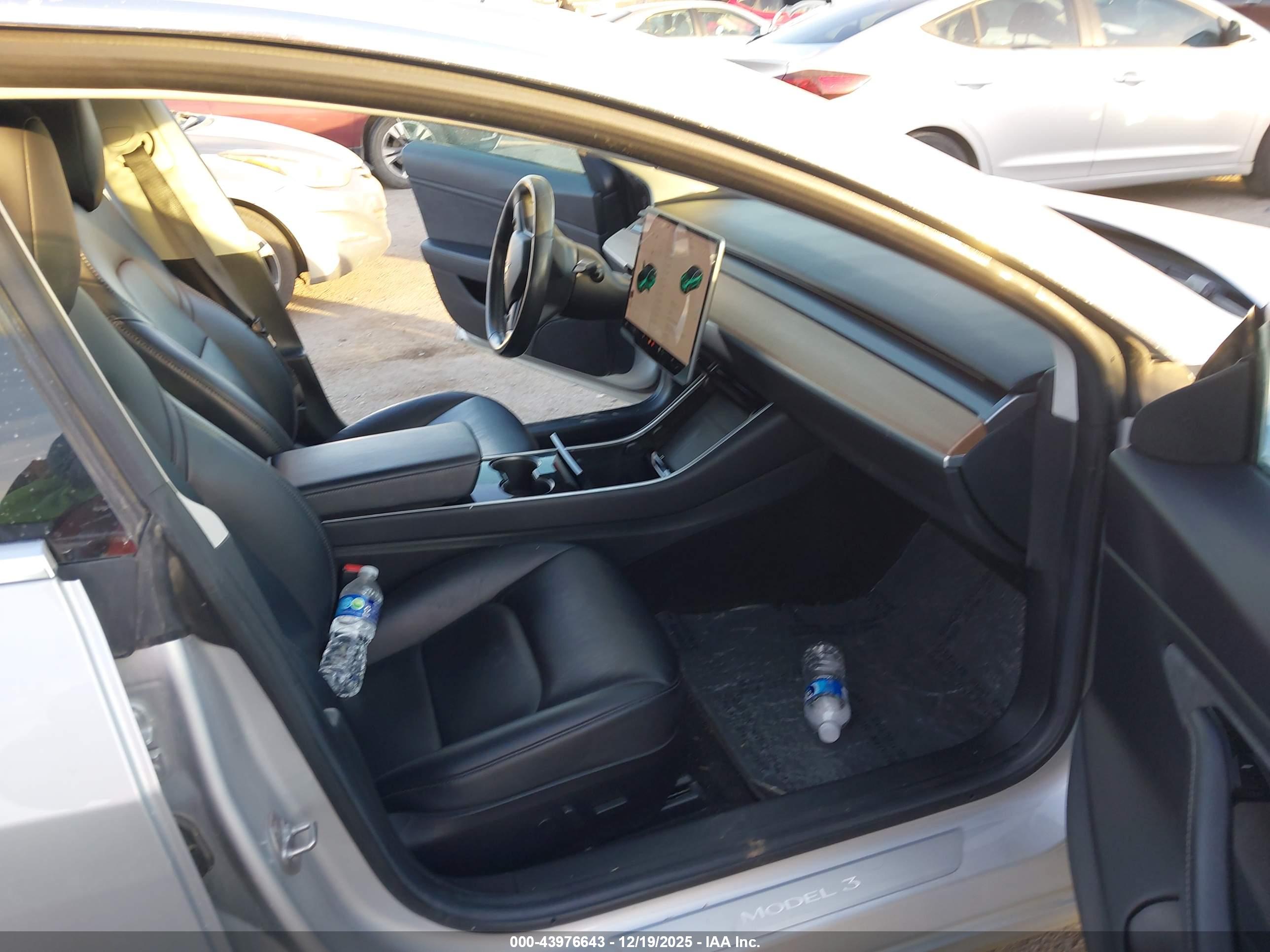 TESLA MODEL image 5