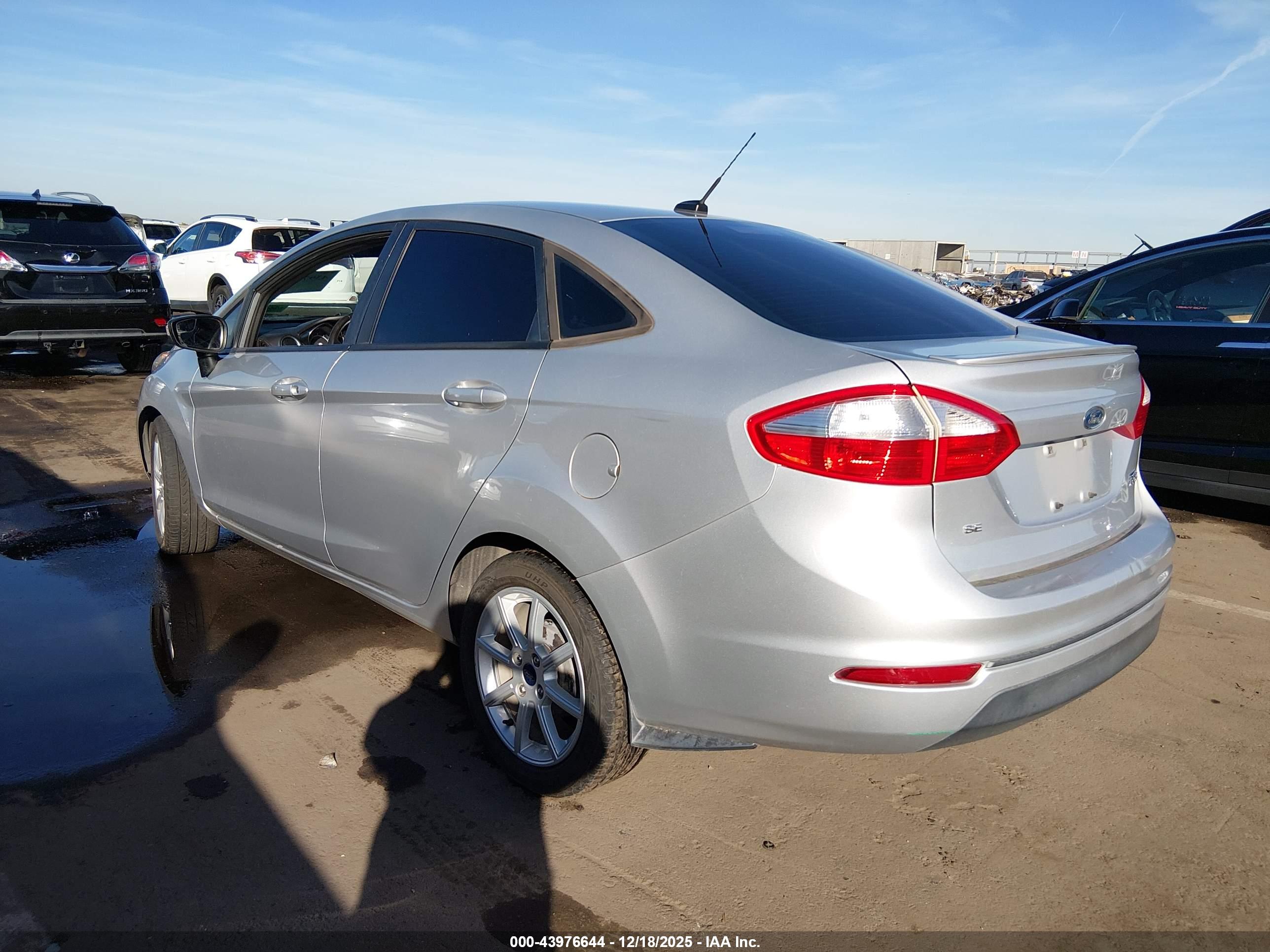 FORD FIESTA image 3