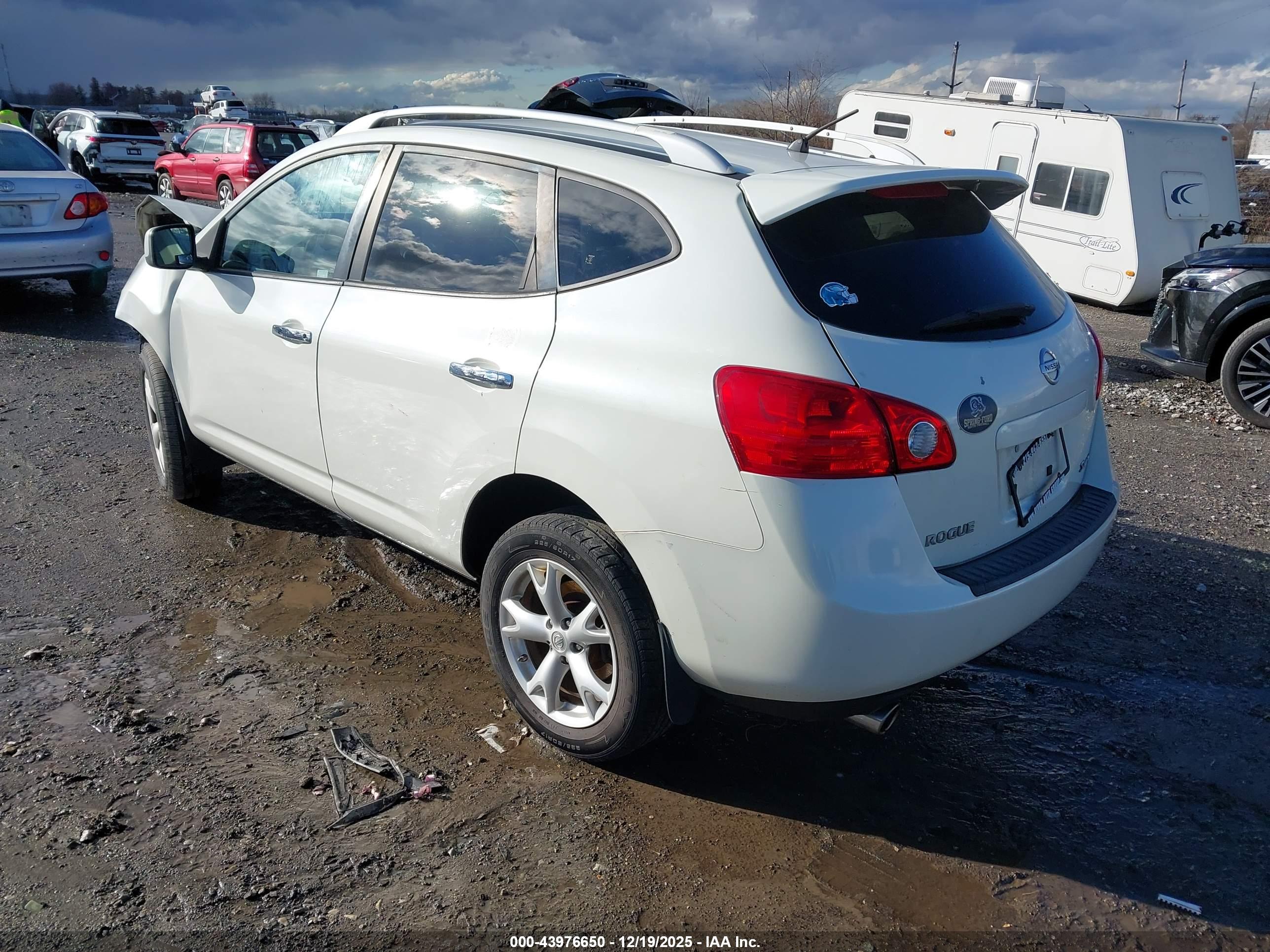 NISSAN ROGUE image 3