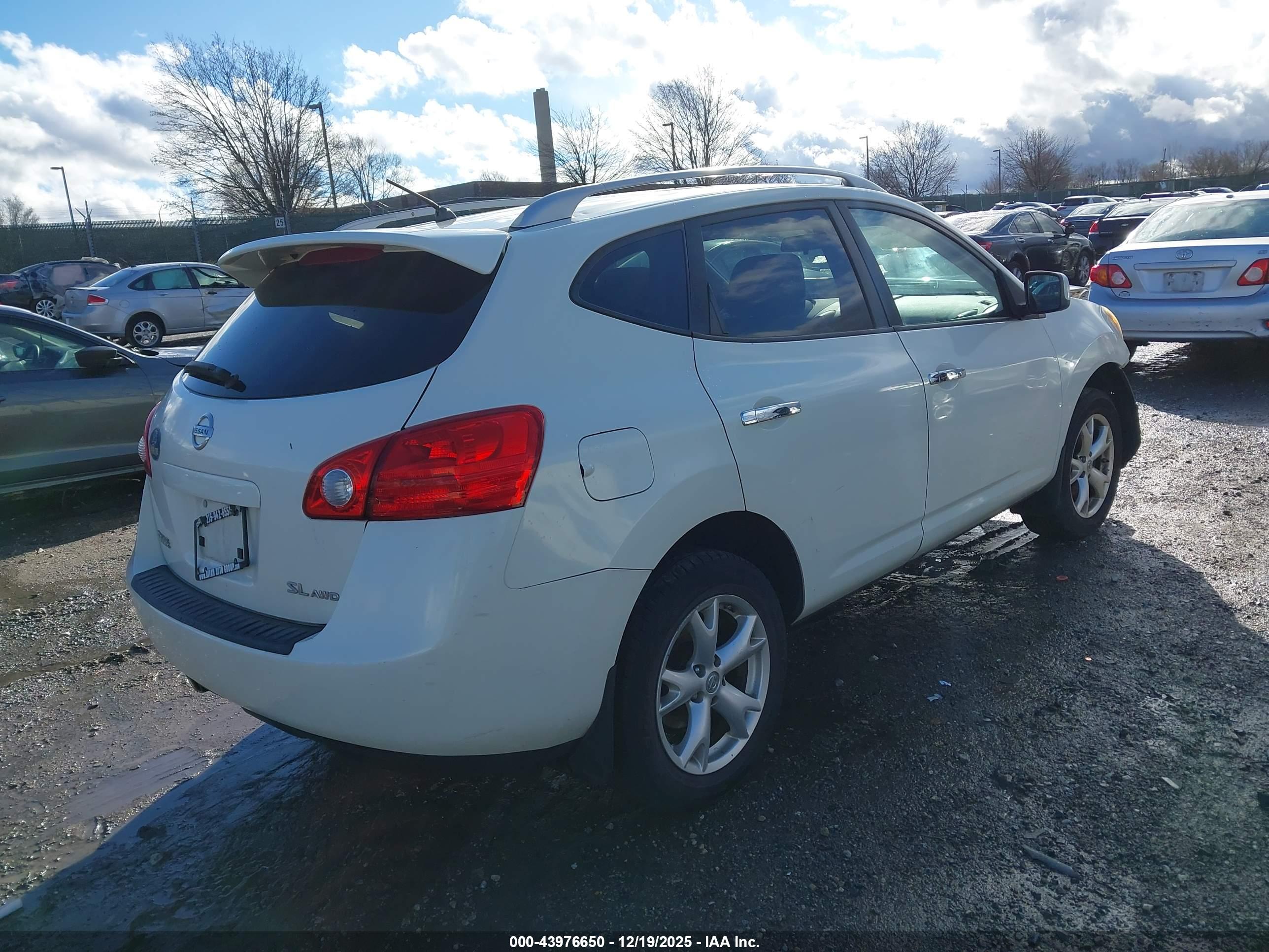 NISSAN ROGUE image 4