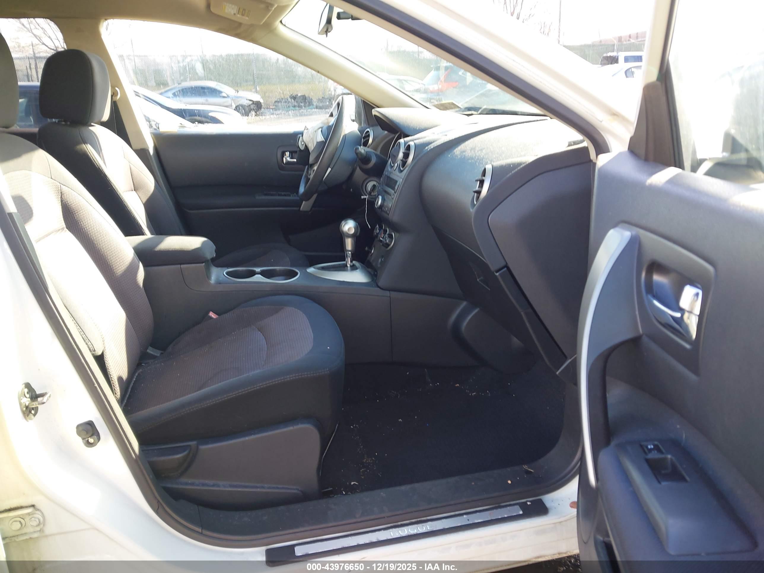 NISSAN ROGUE image 5