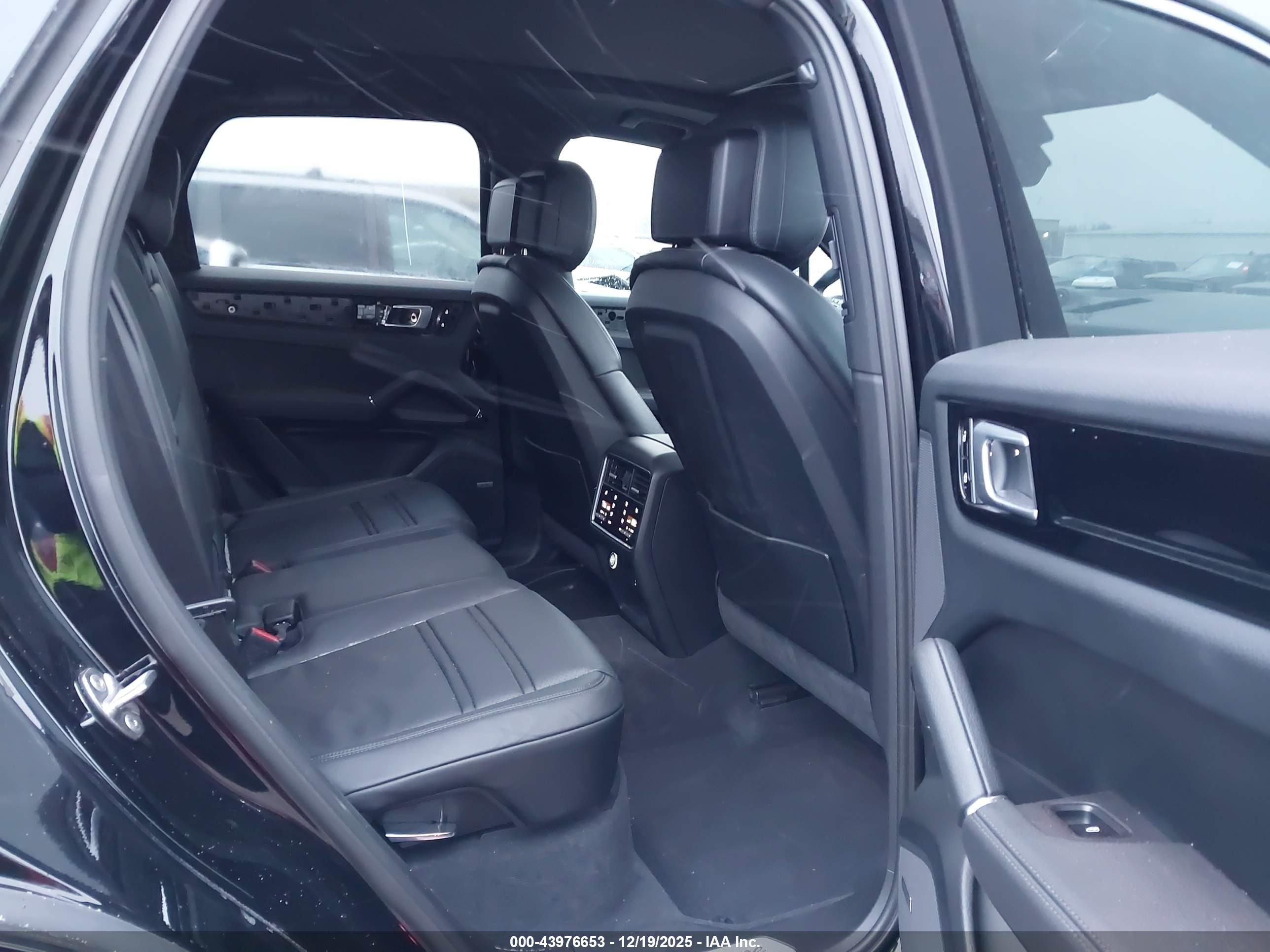 PORSCHE CAYENNE image 8
