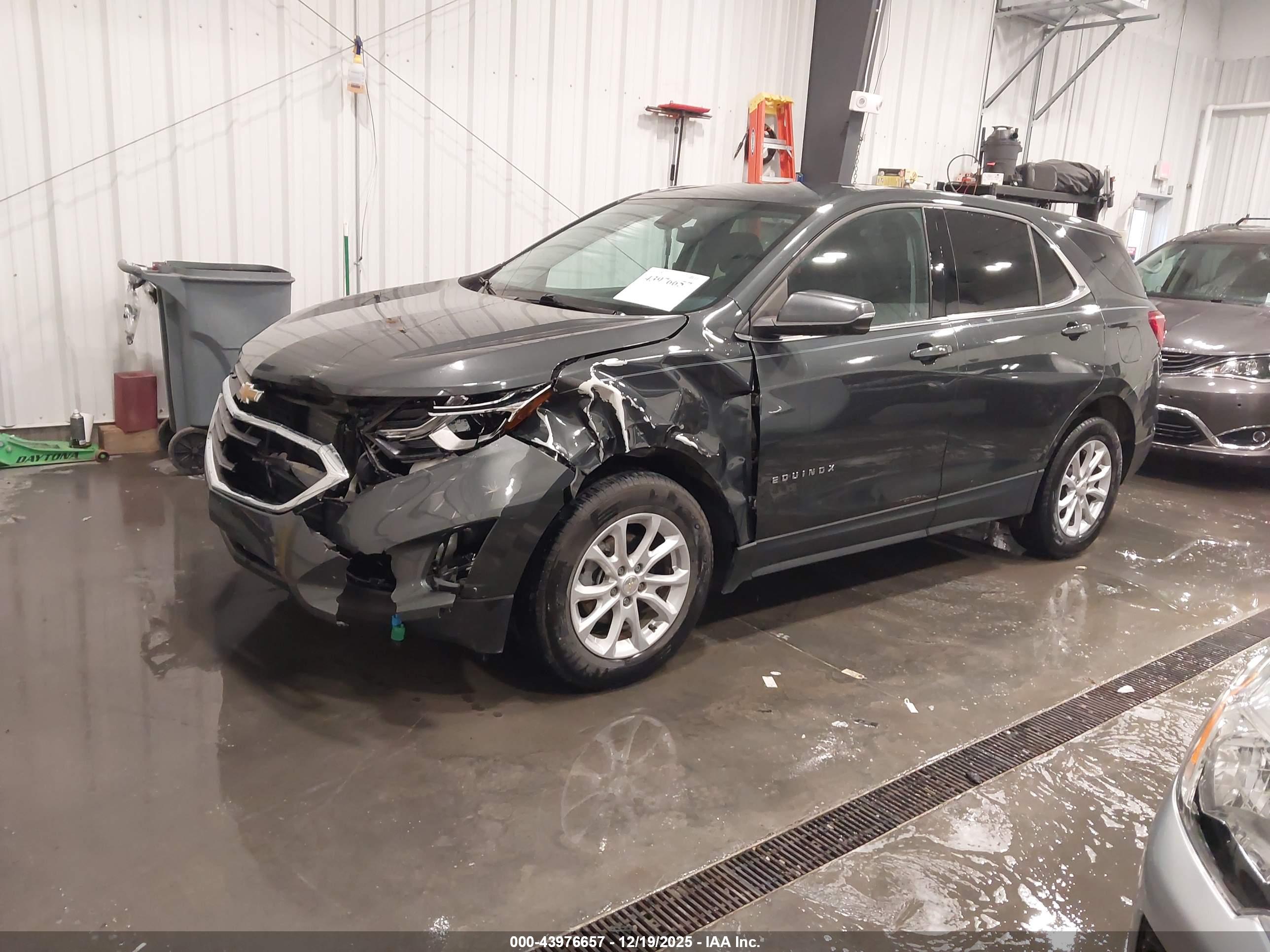 CHEVROLET EQUINOX image 2