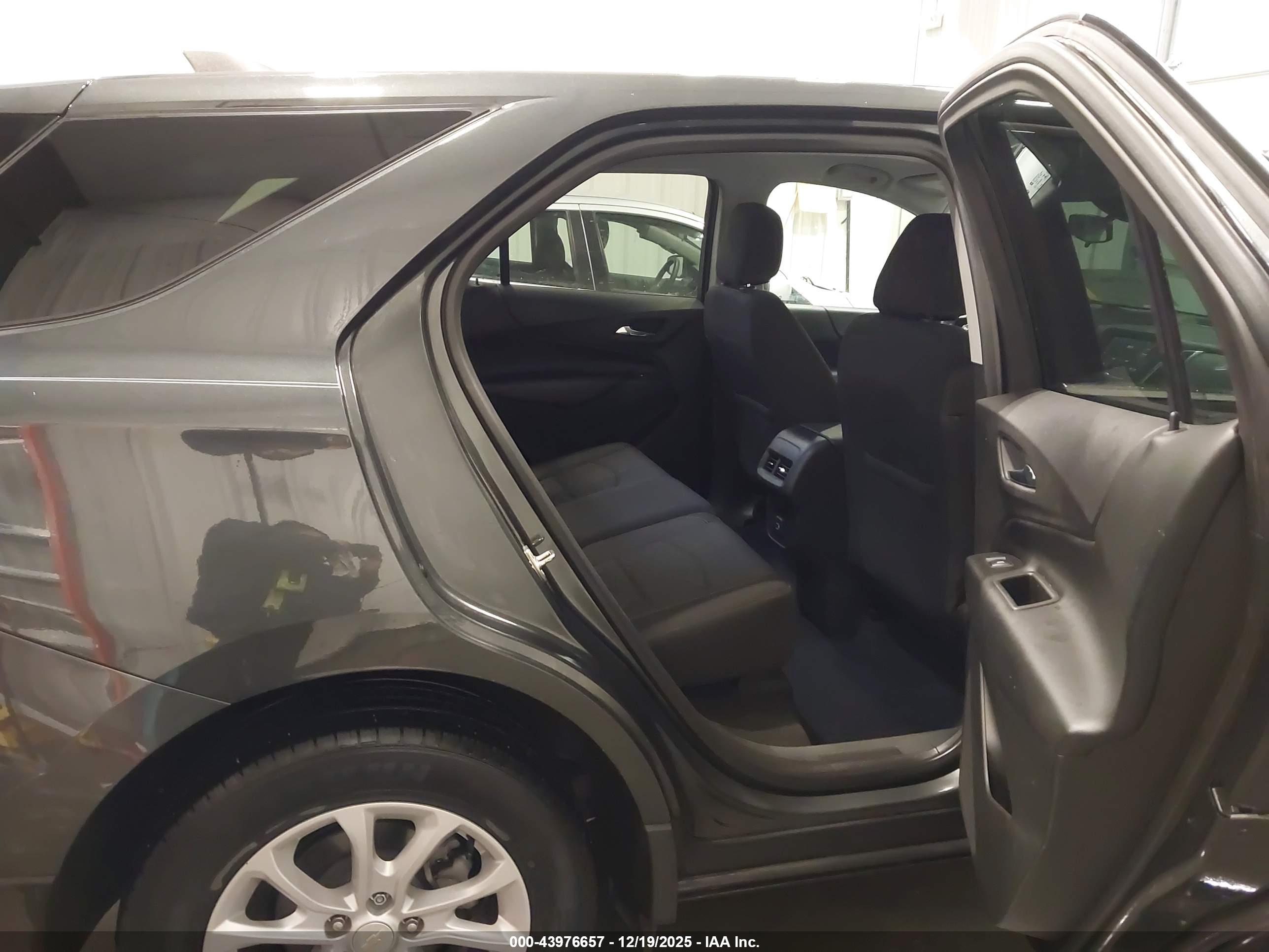 CHEVROLET EQUINOX image 8