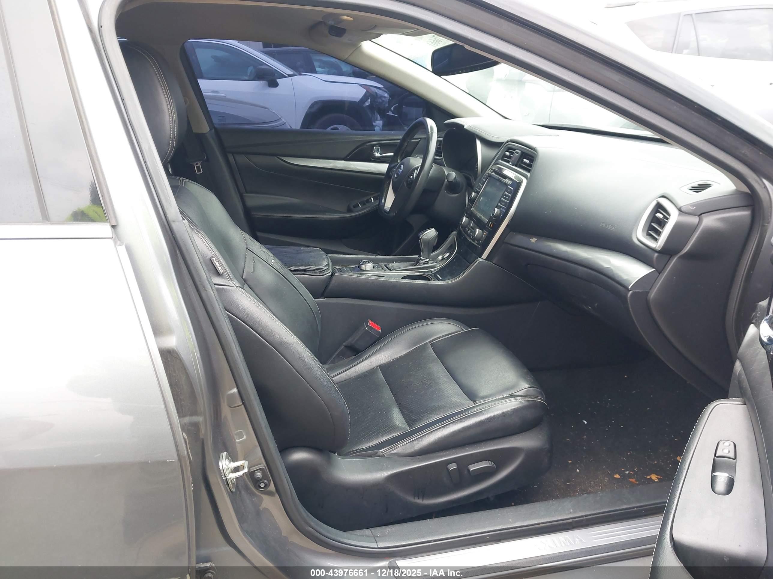 NISSAN MAXIMA image 5