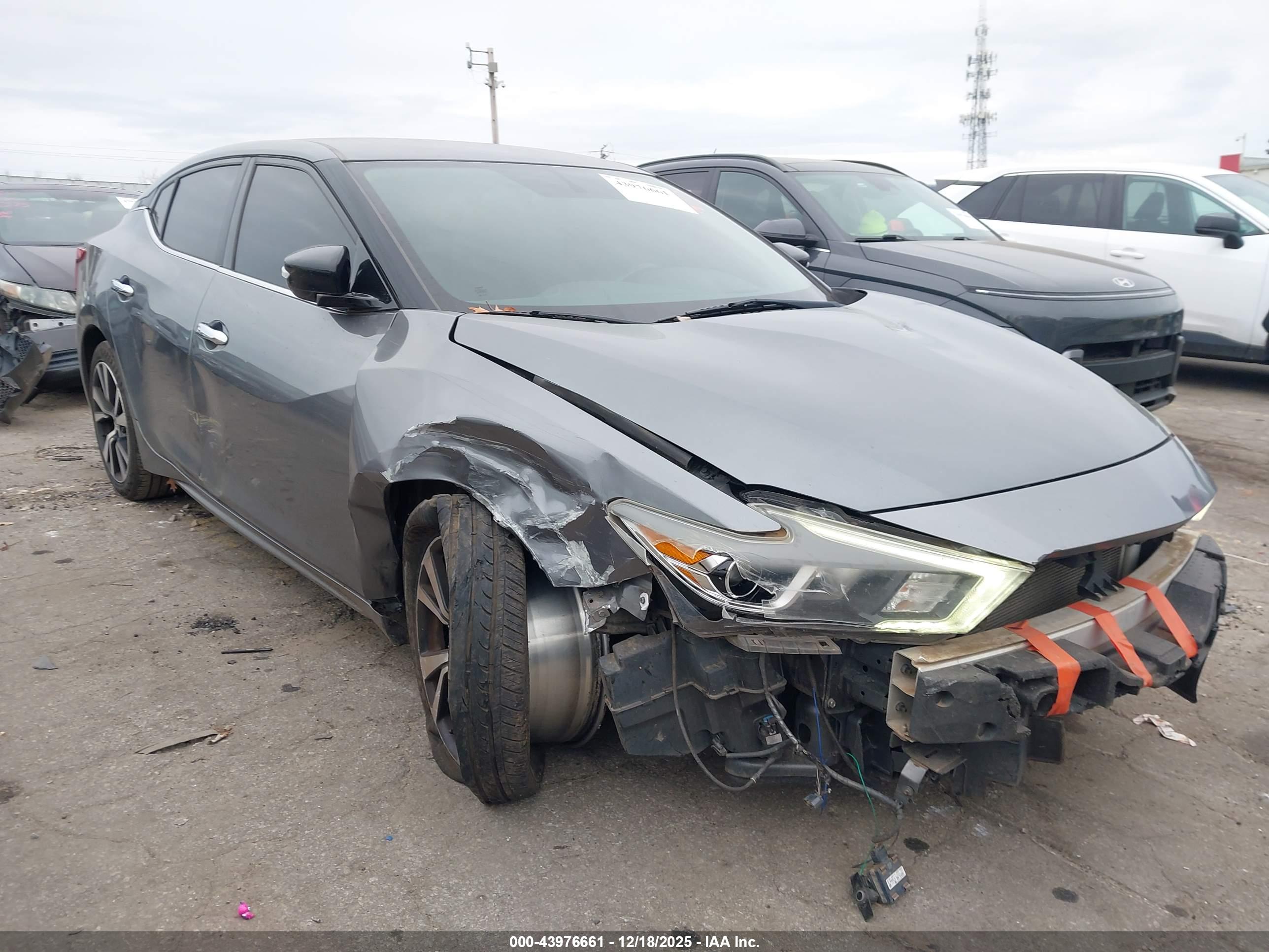 NISSAN MAXIMA image 6