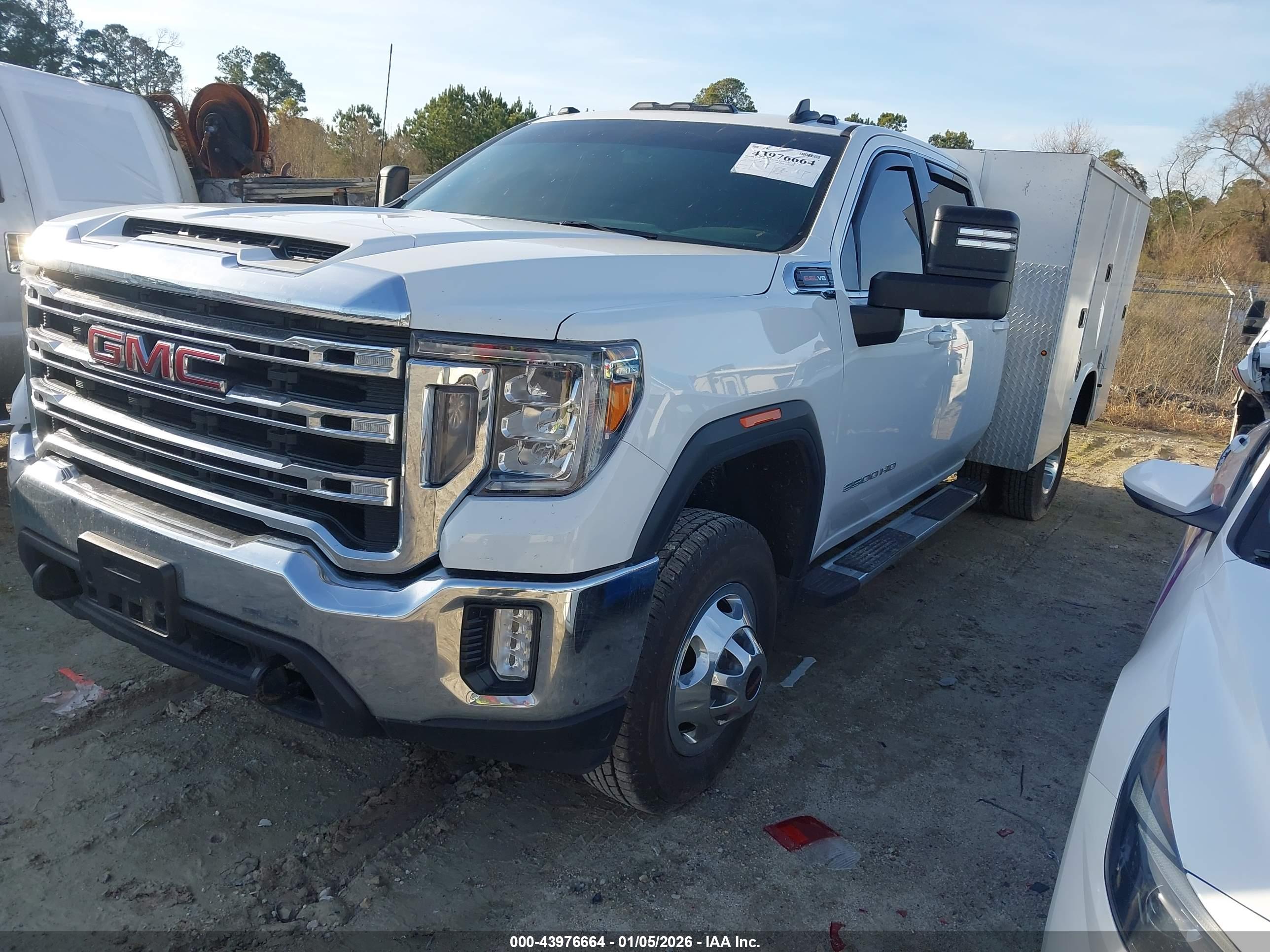 GMC SIERRA image 2