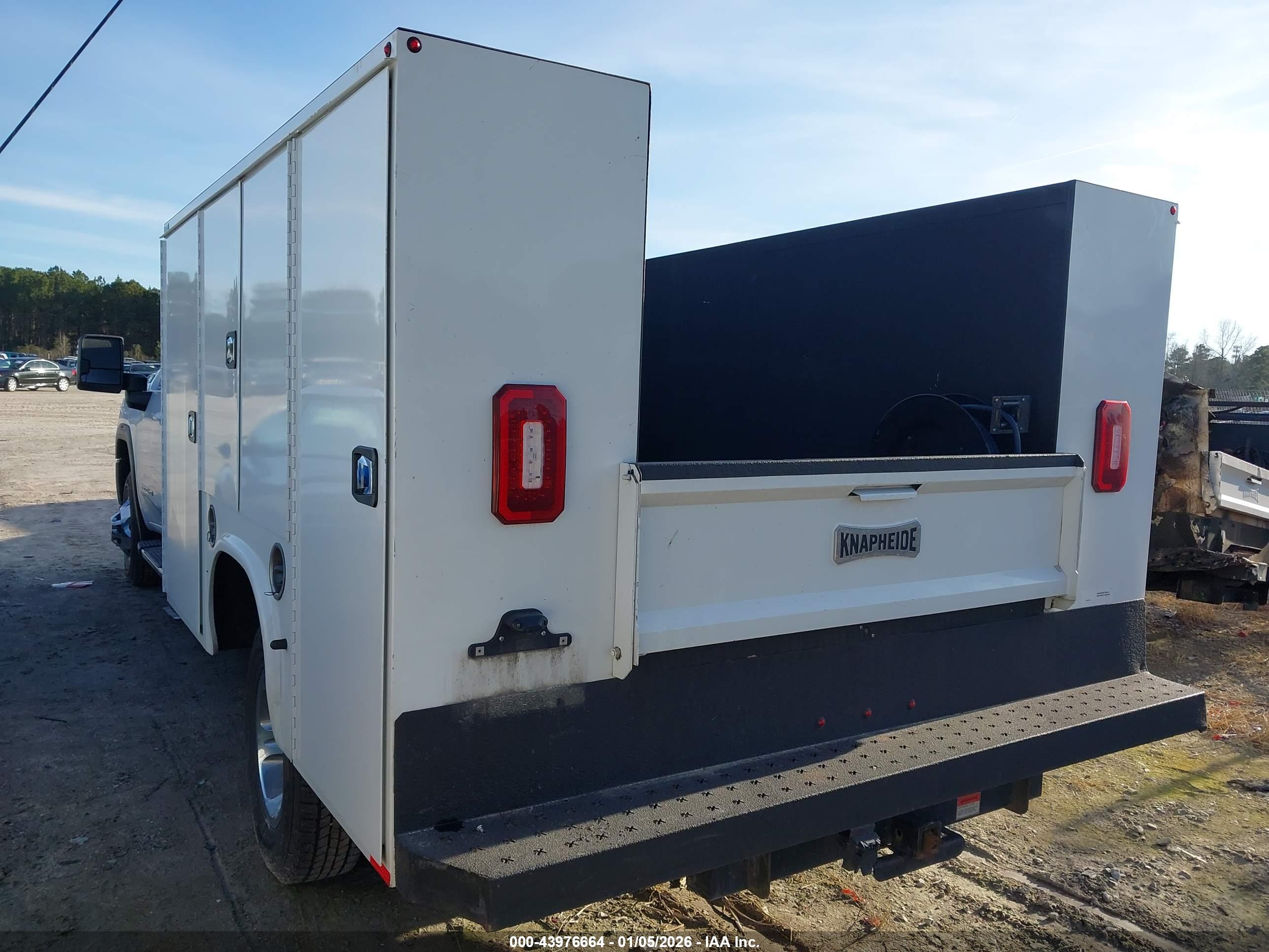 GMC SIERRA image 3