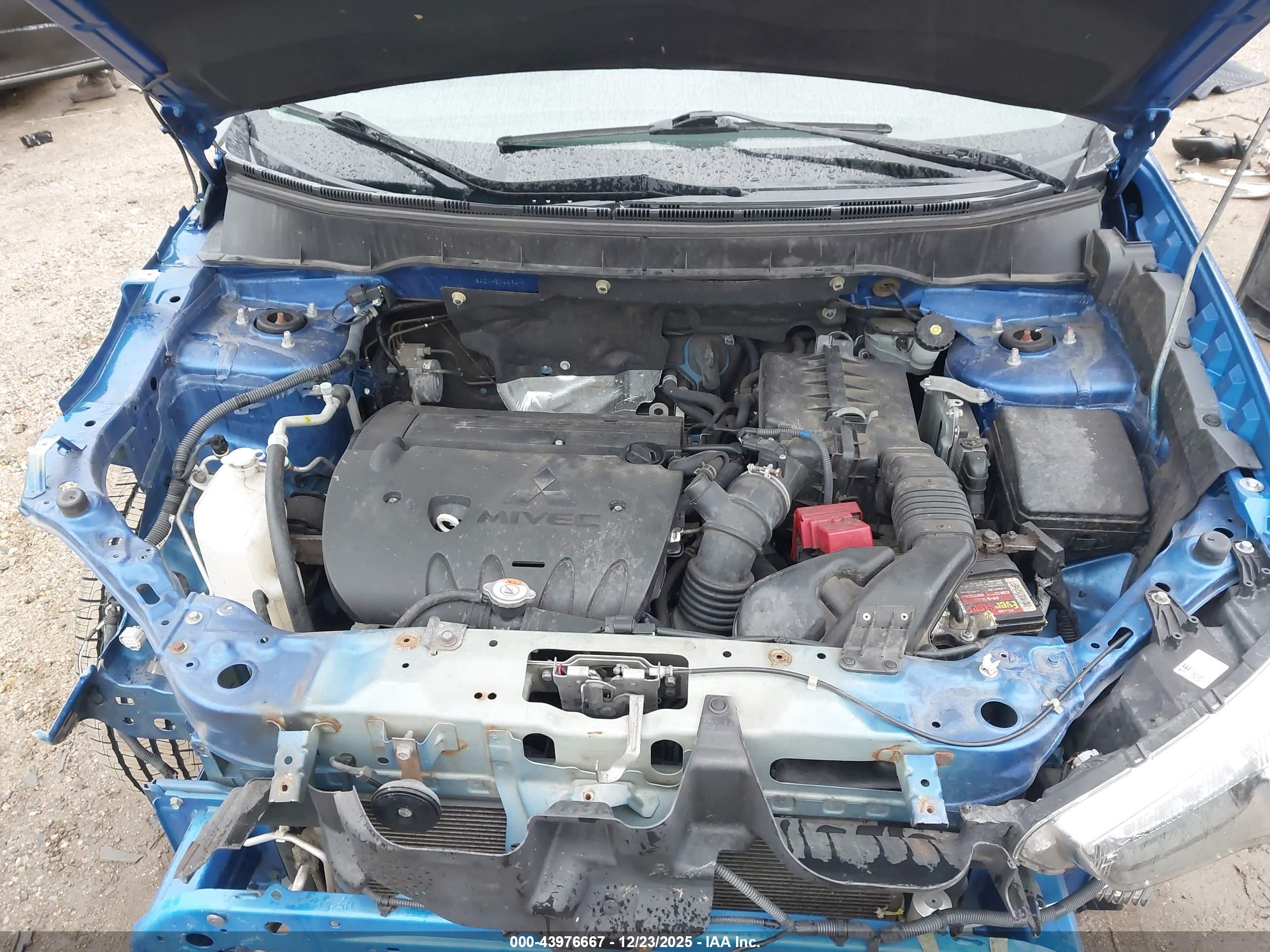MITSUBISHI OUTLANDER image 10