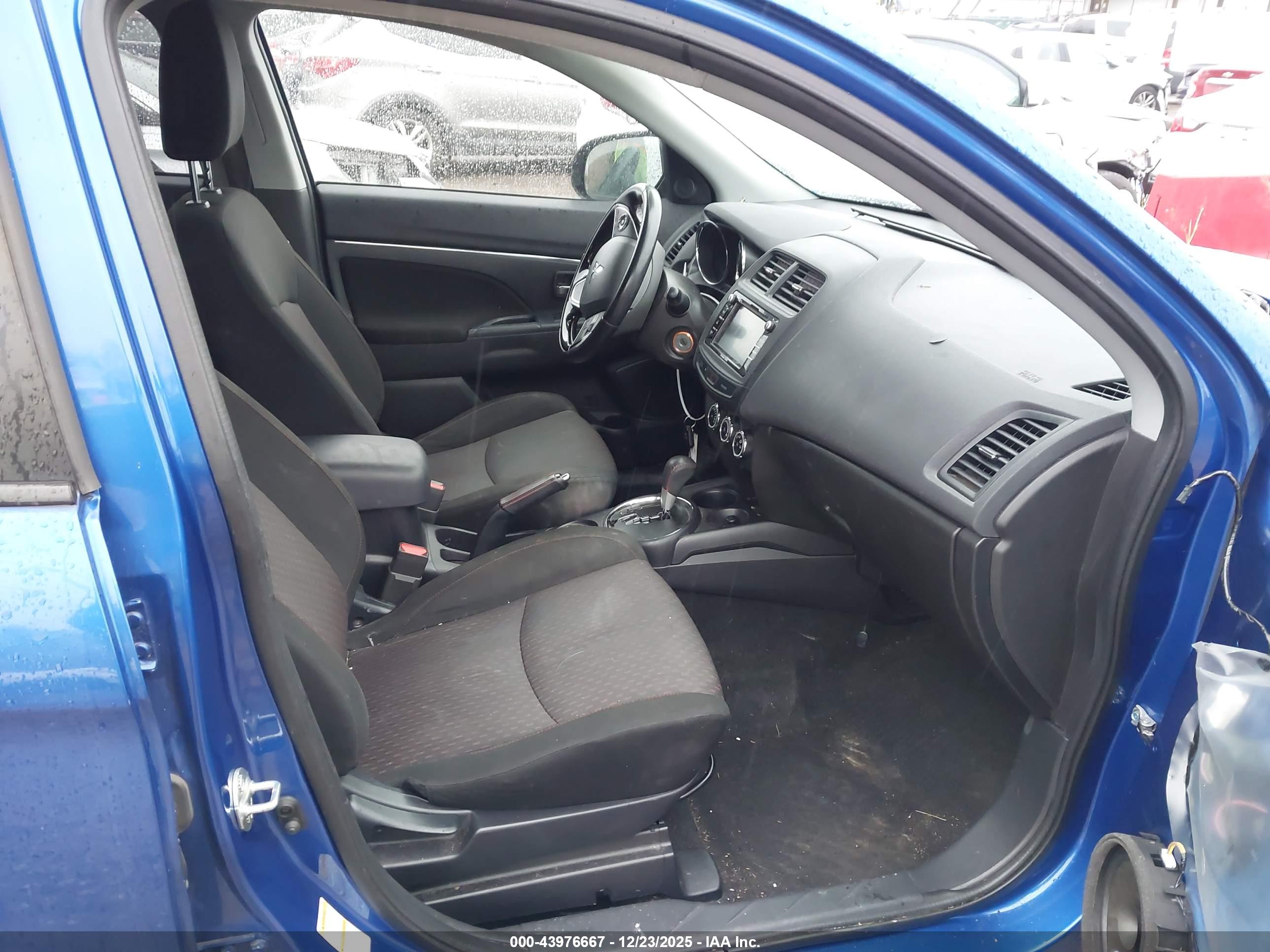 MITSUBISHI OUTLANDER image 5