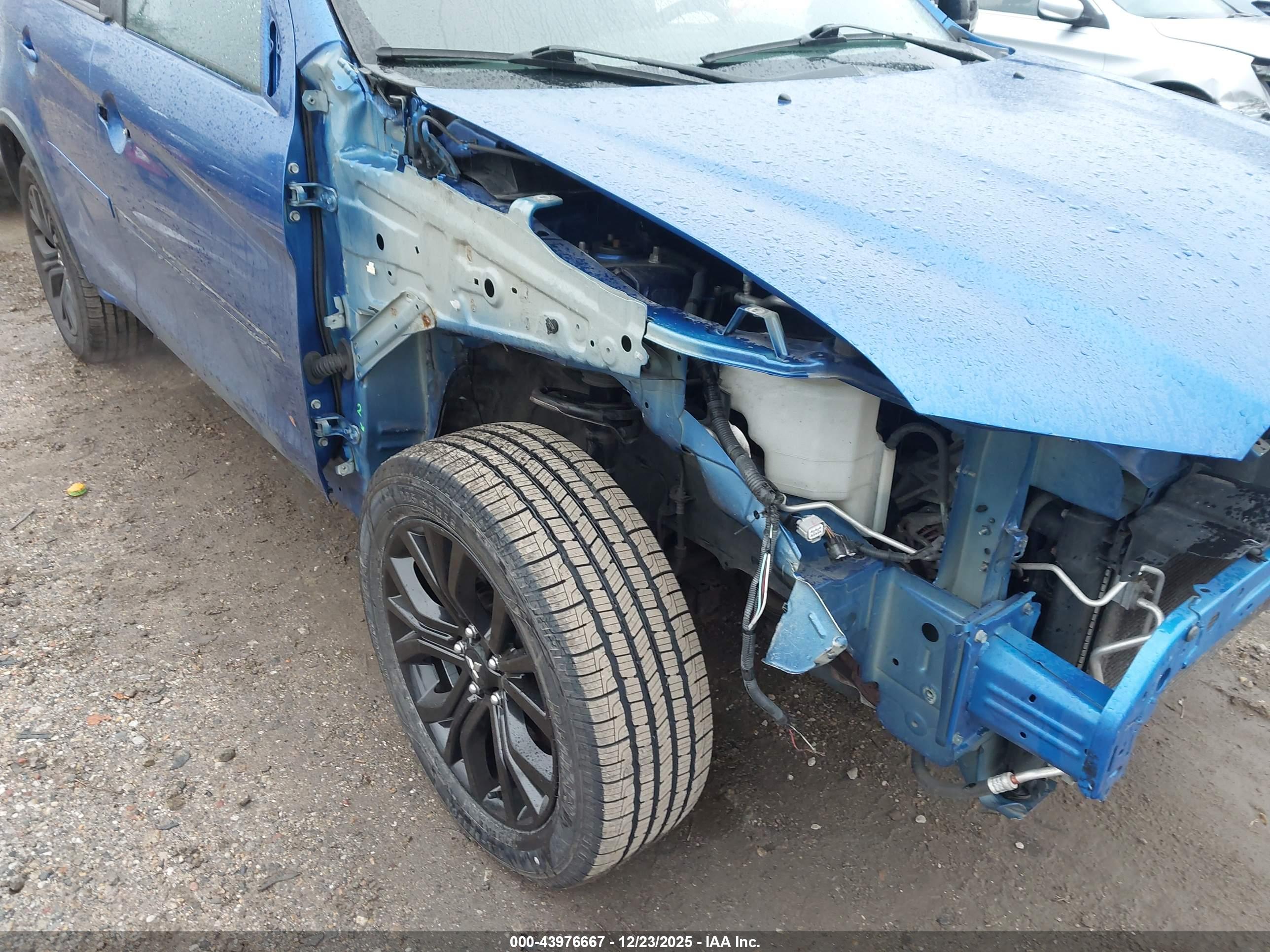 MITSUBISHI OUTLANDER image 6
