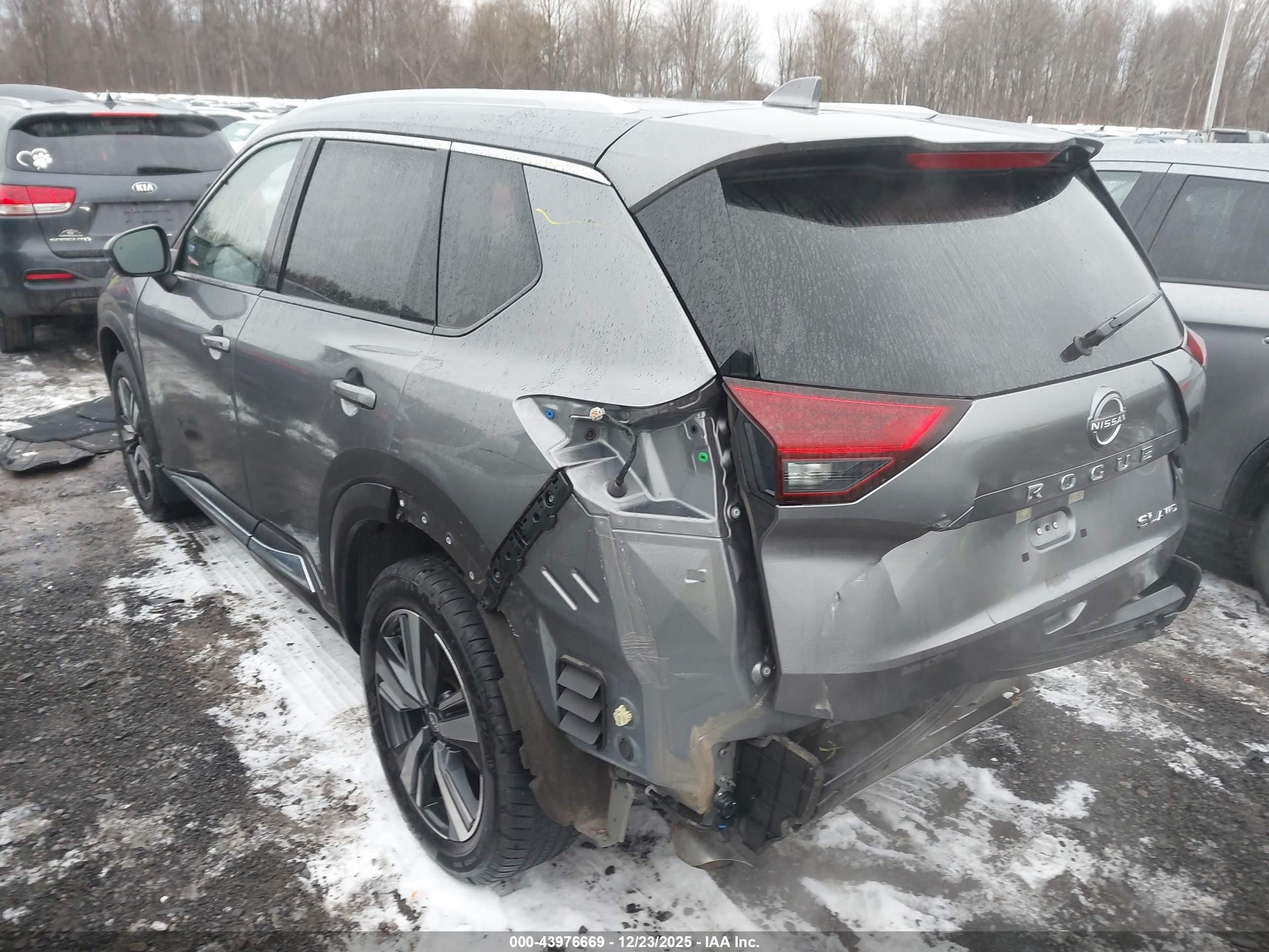 NISSAN ROGUE image 3
