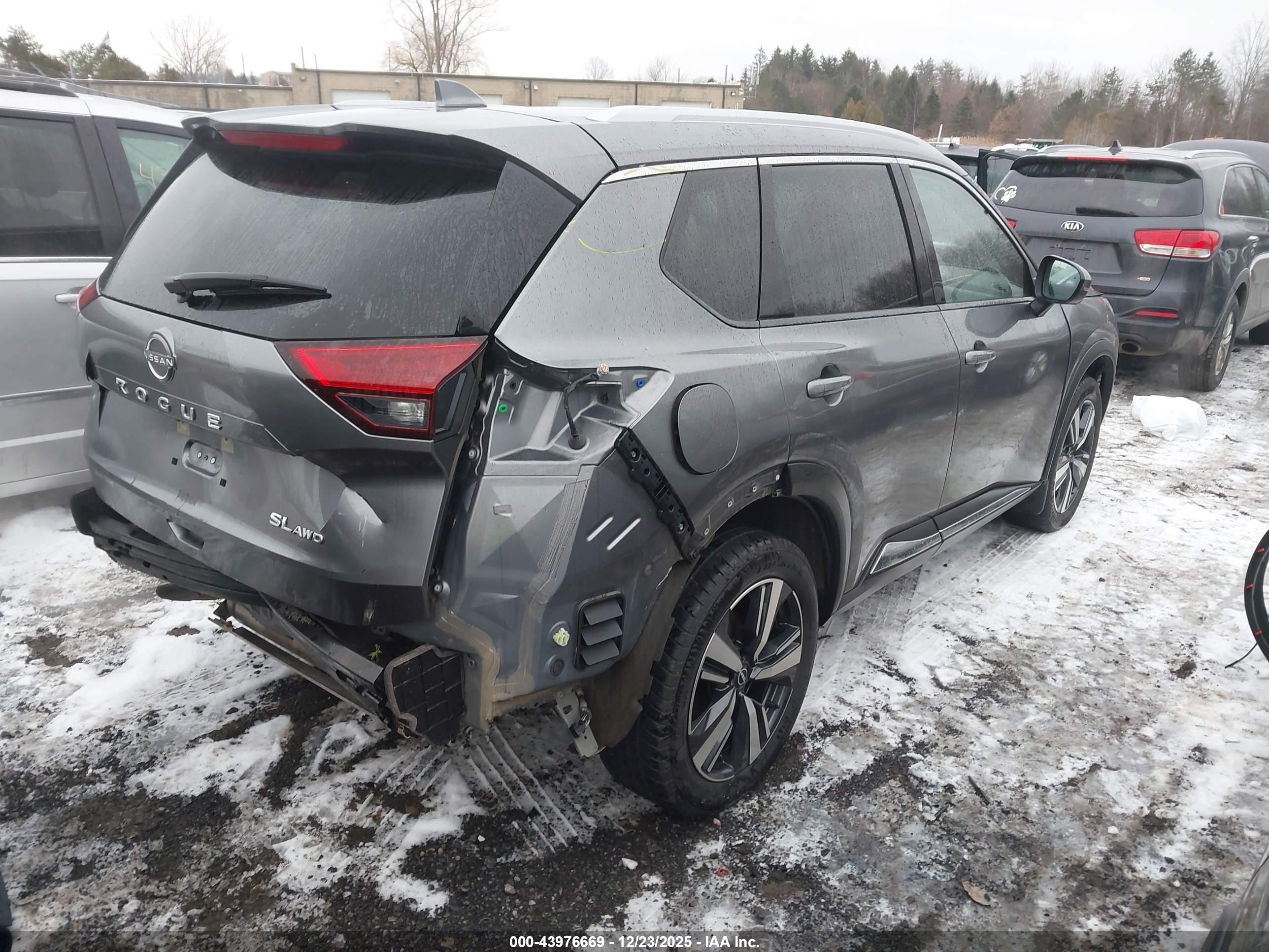 NISSAN ROGUE image 4