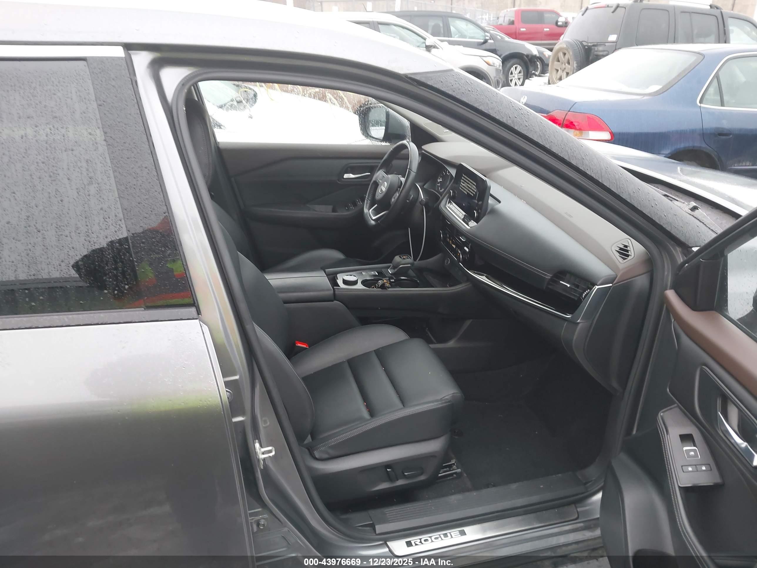 NISSAN ROGUE image 5