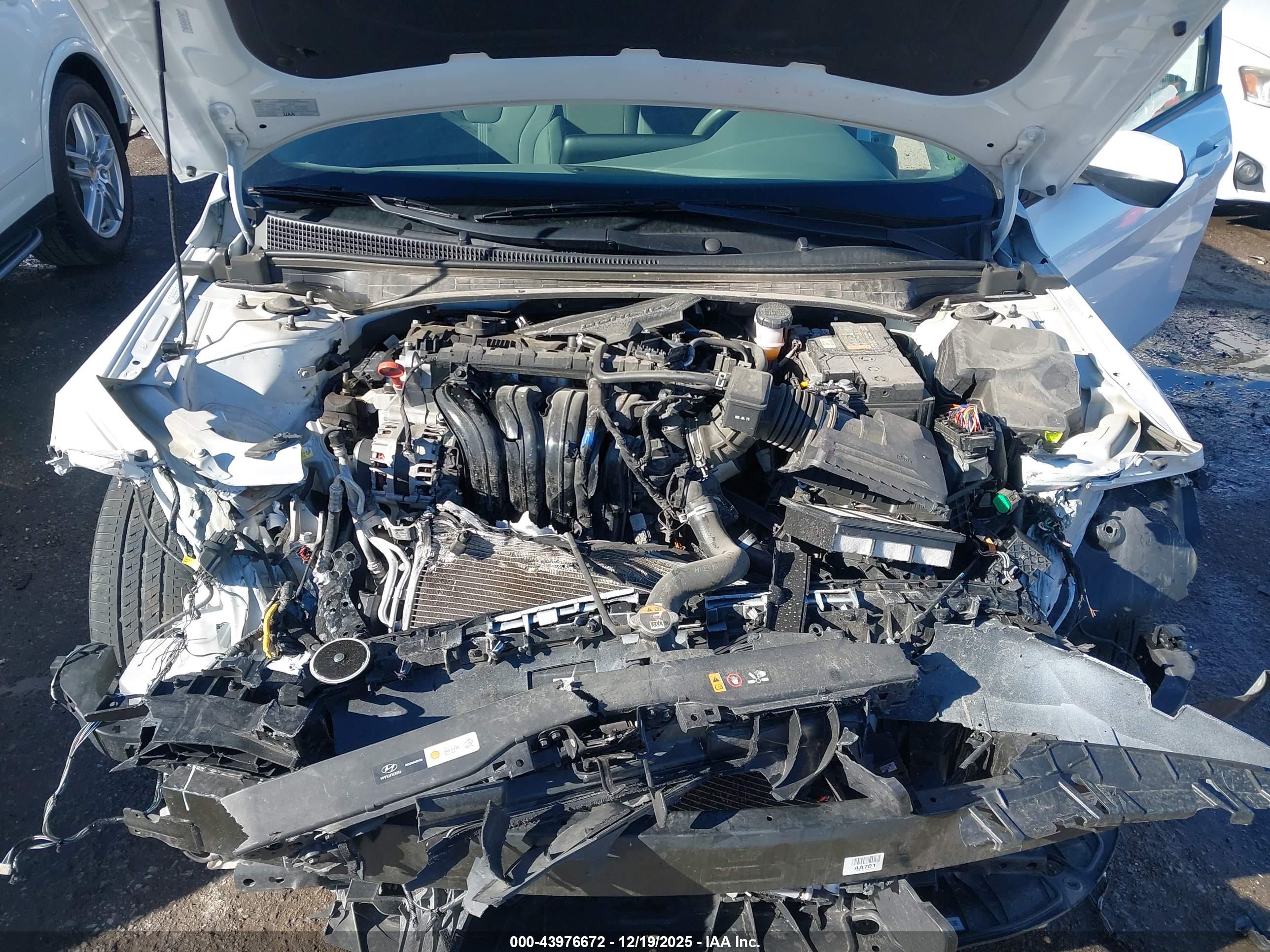 HYUNDAI ELANTRA image 10