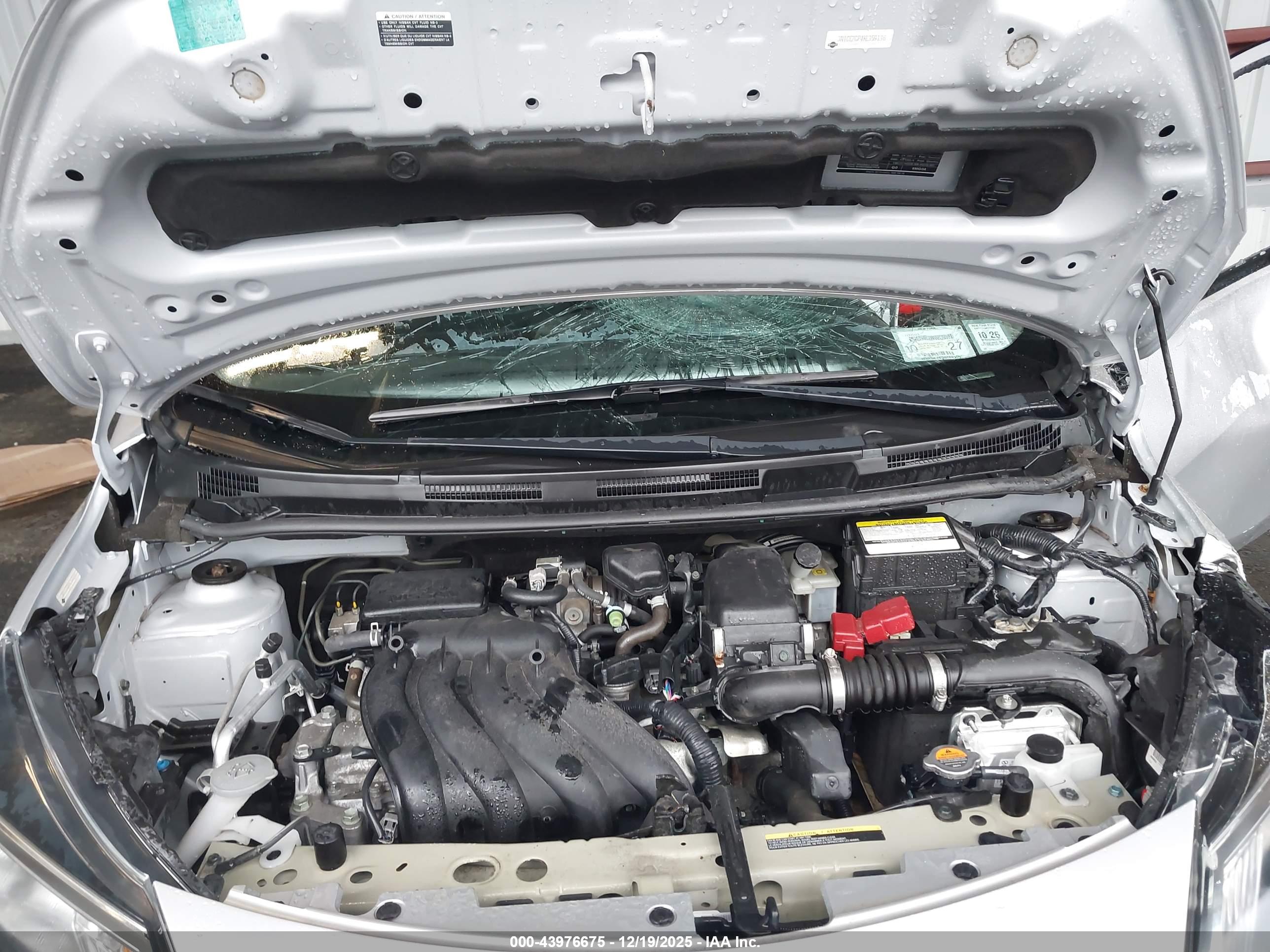 NISSAN VERSA image 10