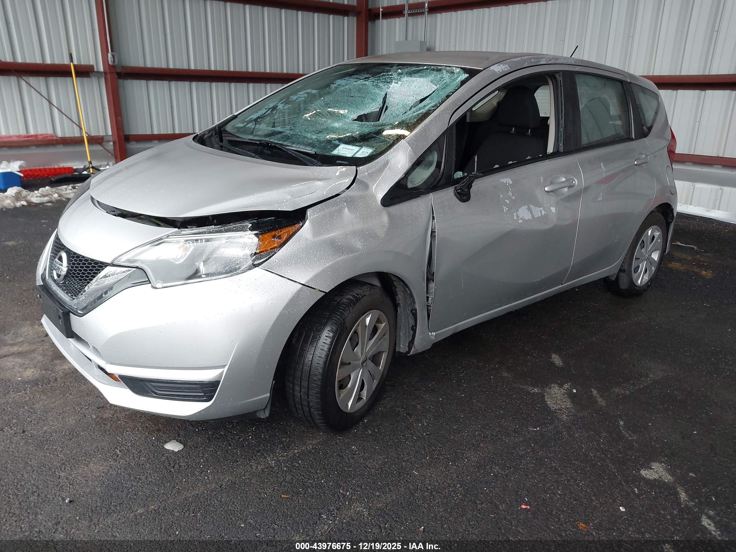 NISSAN VERSA image 2