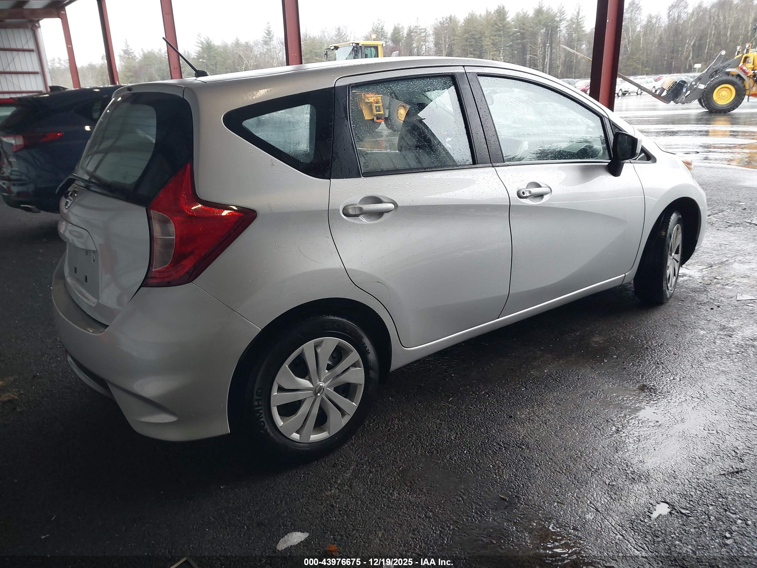 NISSAN VERSA image 4