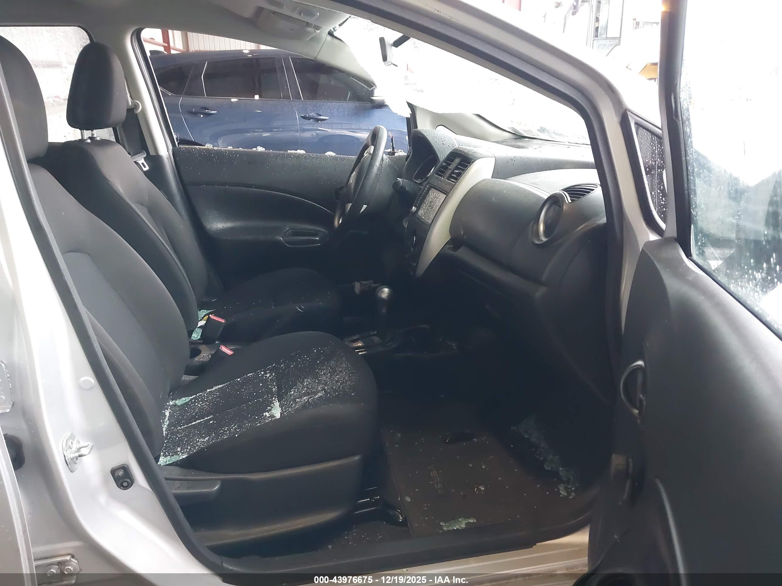 NISSAN VERSA image 5