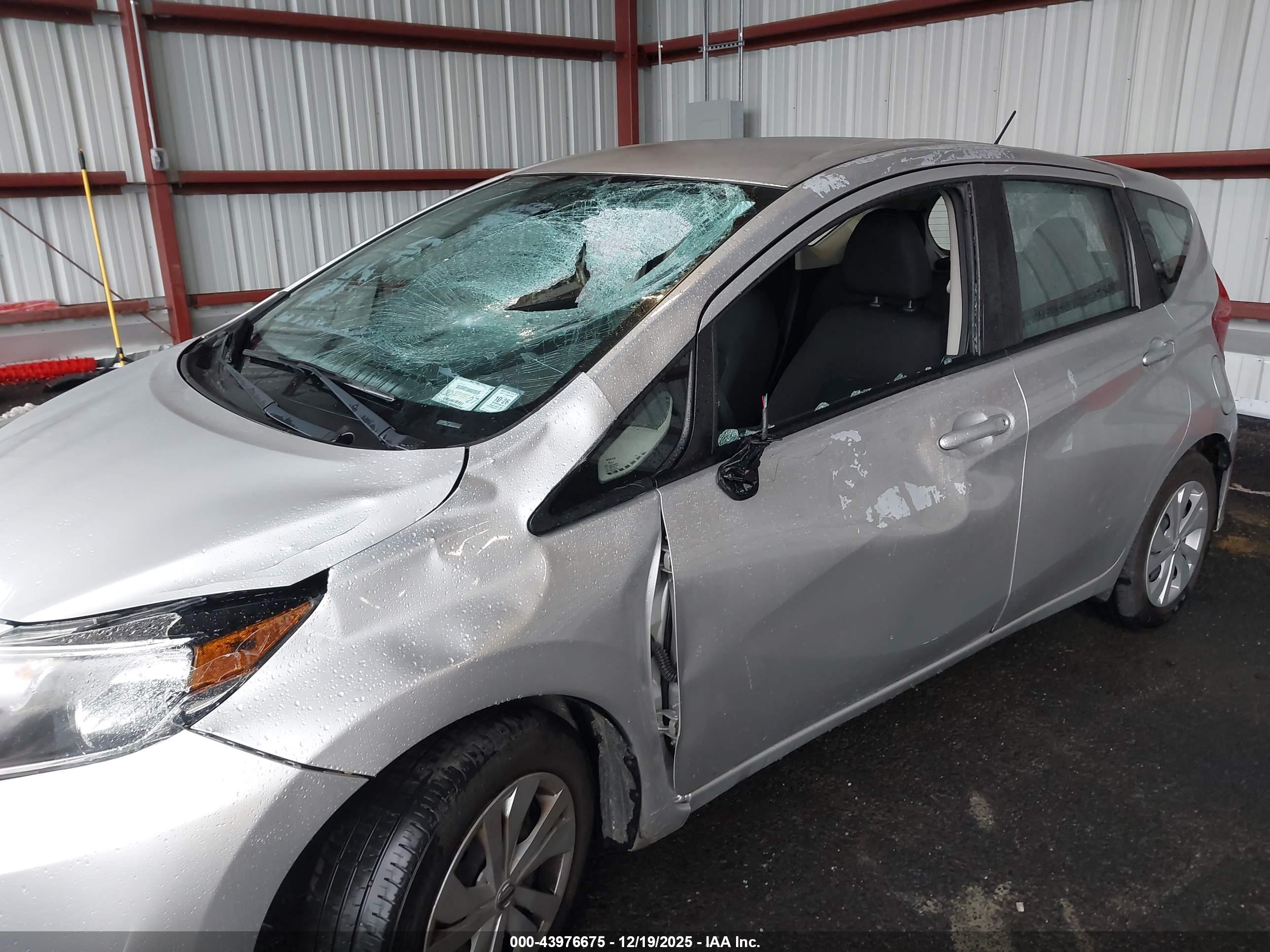 NISSAN VERSA image 6