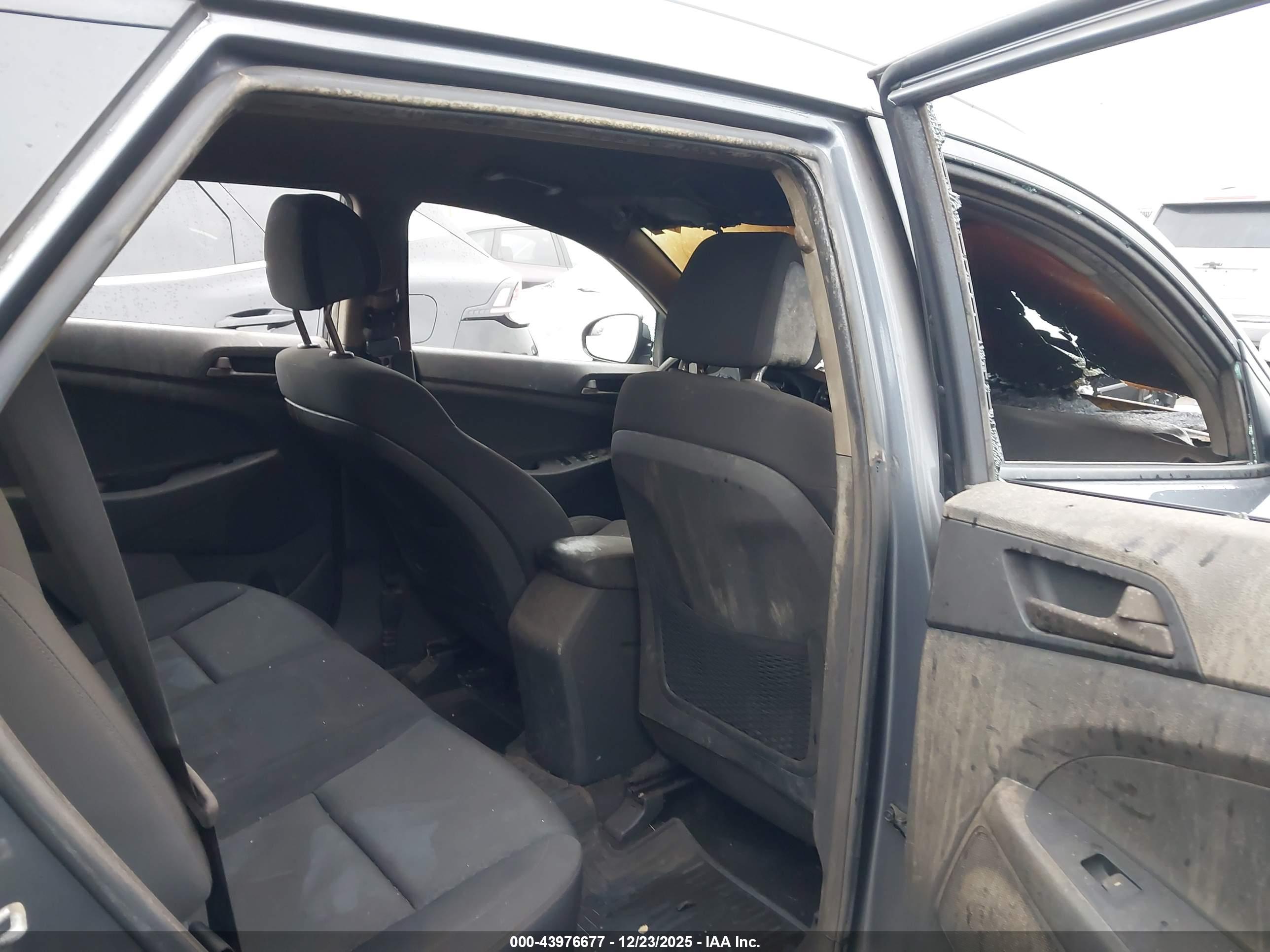 HYUNDAI TUCSON image 8