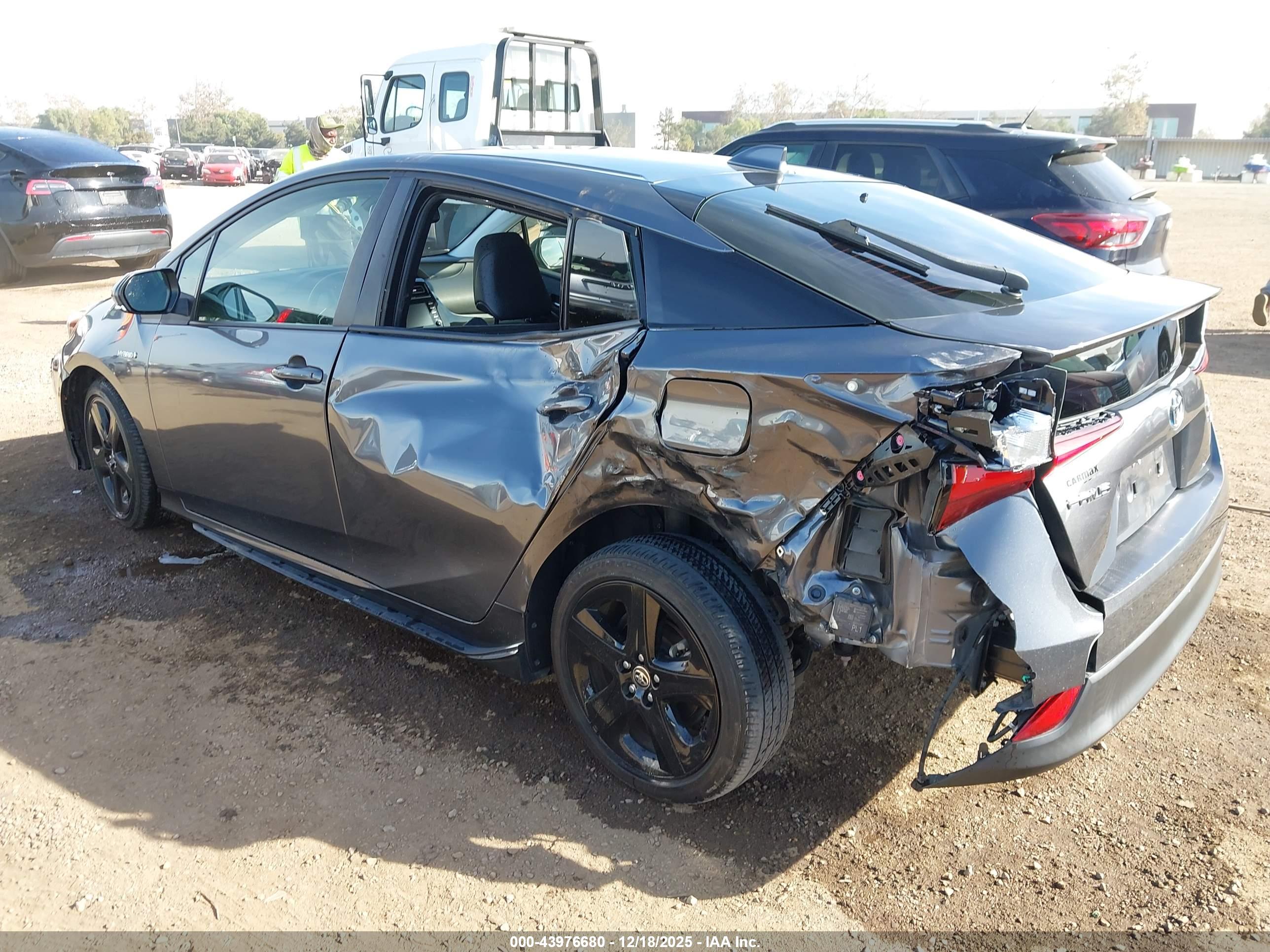 TOYOTA PRIUS image 3