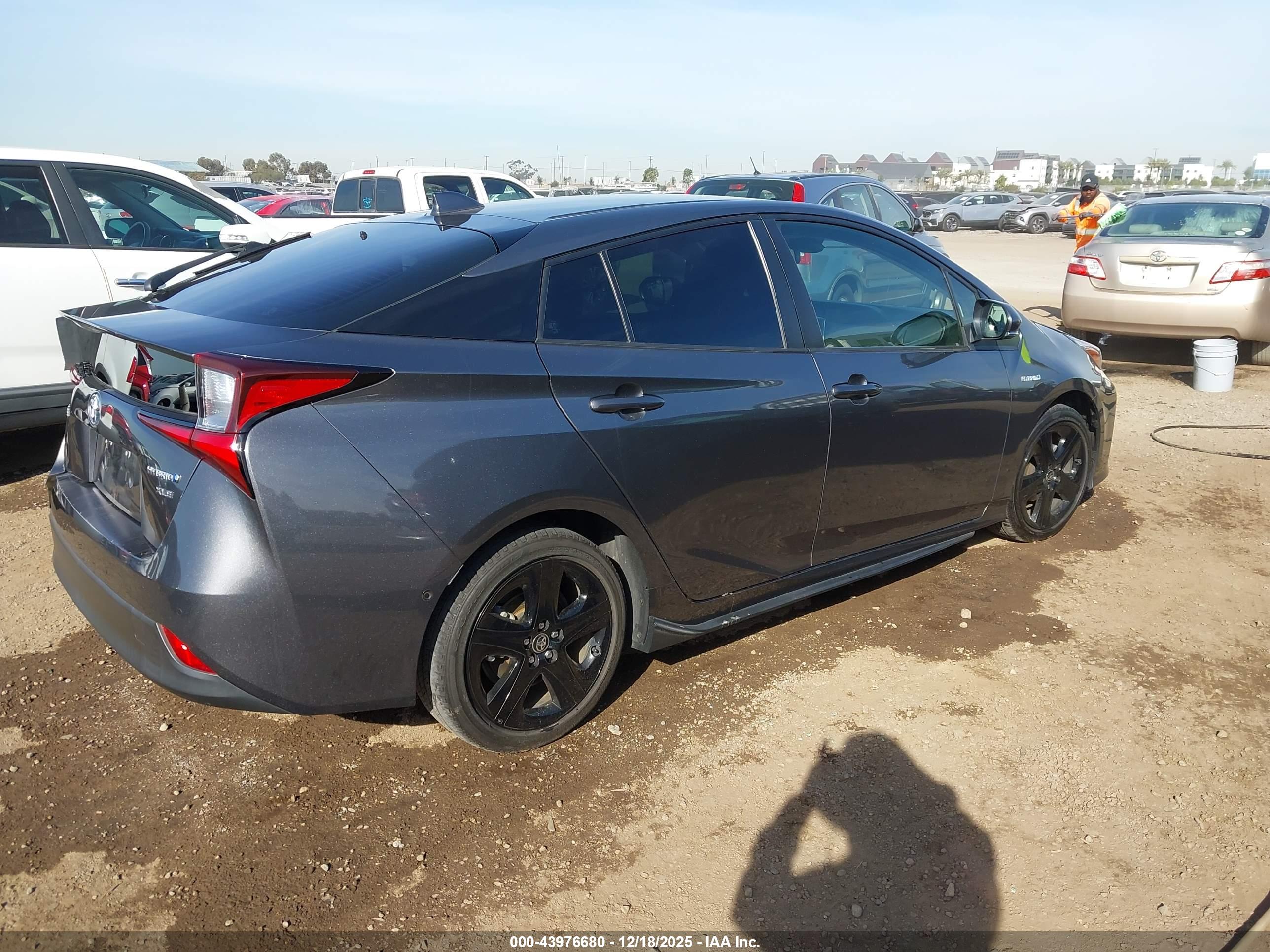 TOYOTA PRIUS image 4