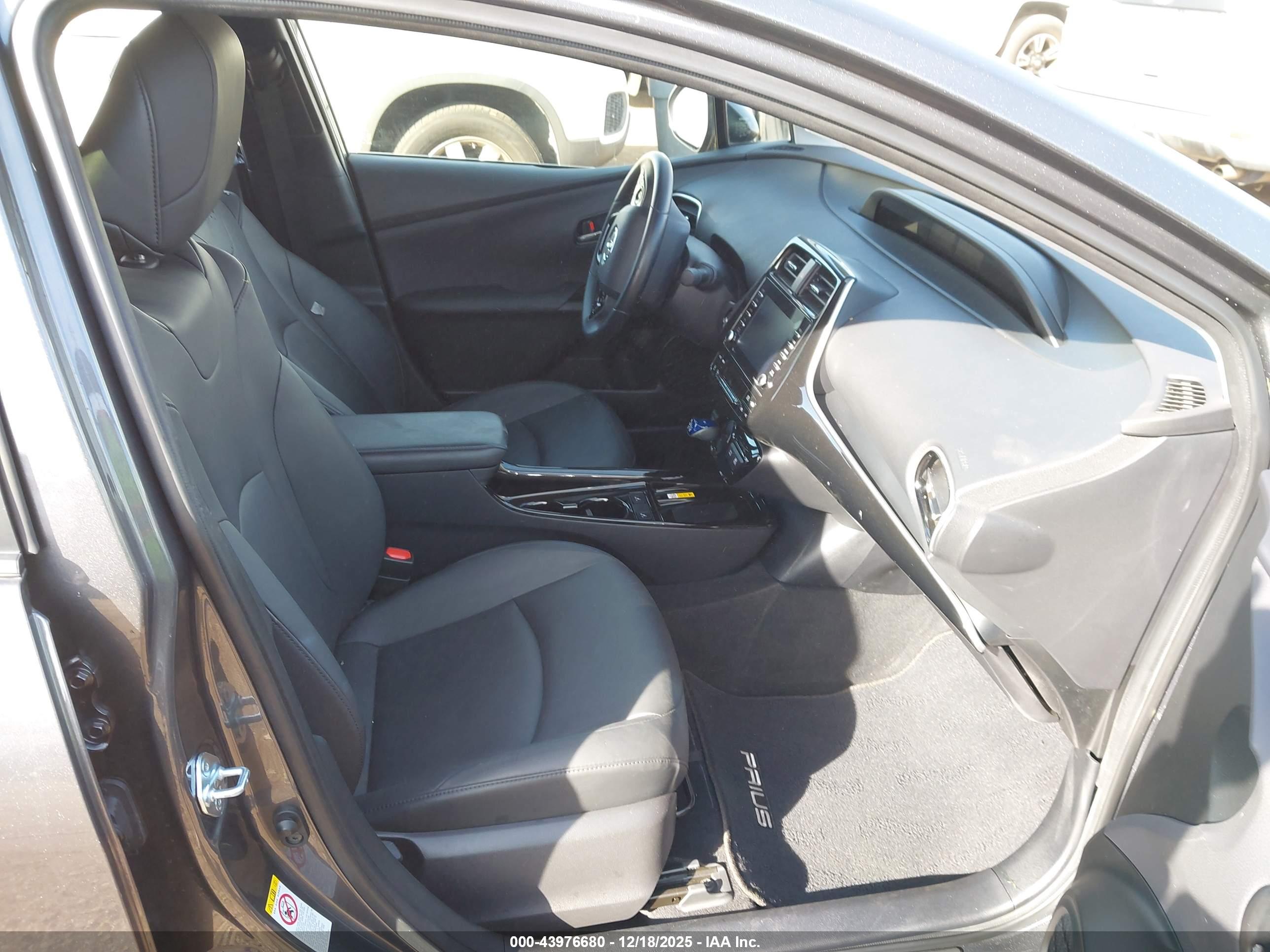 TOYOTA PRIUS image 5