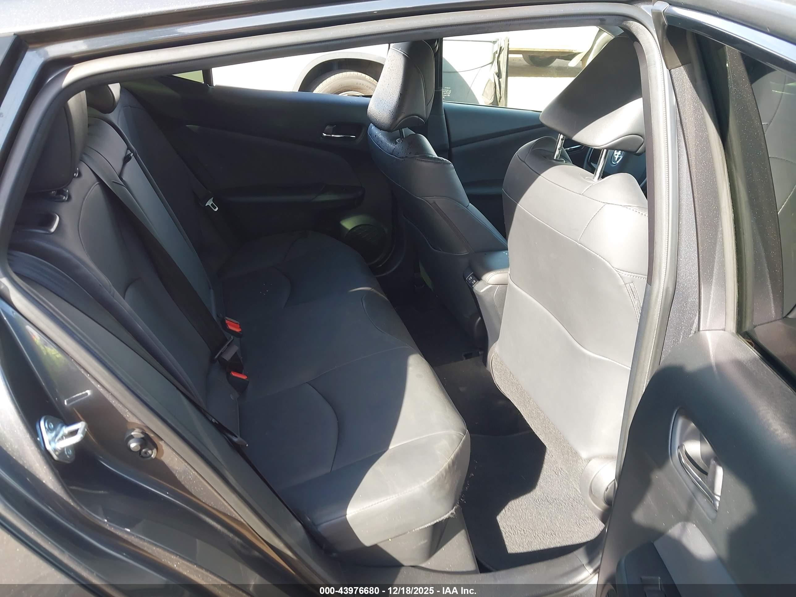 TOYOTA PRIUS image 8