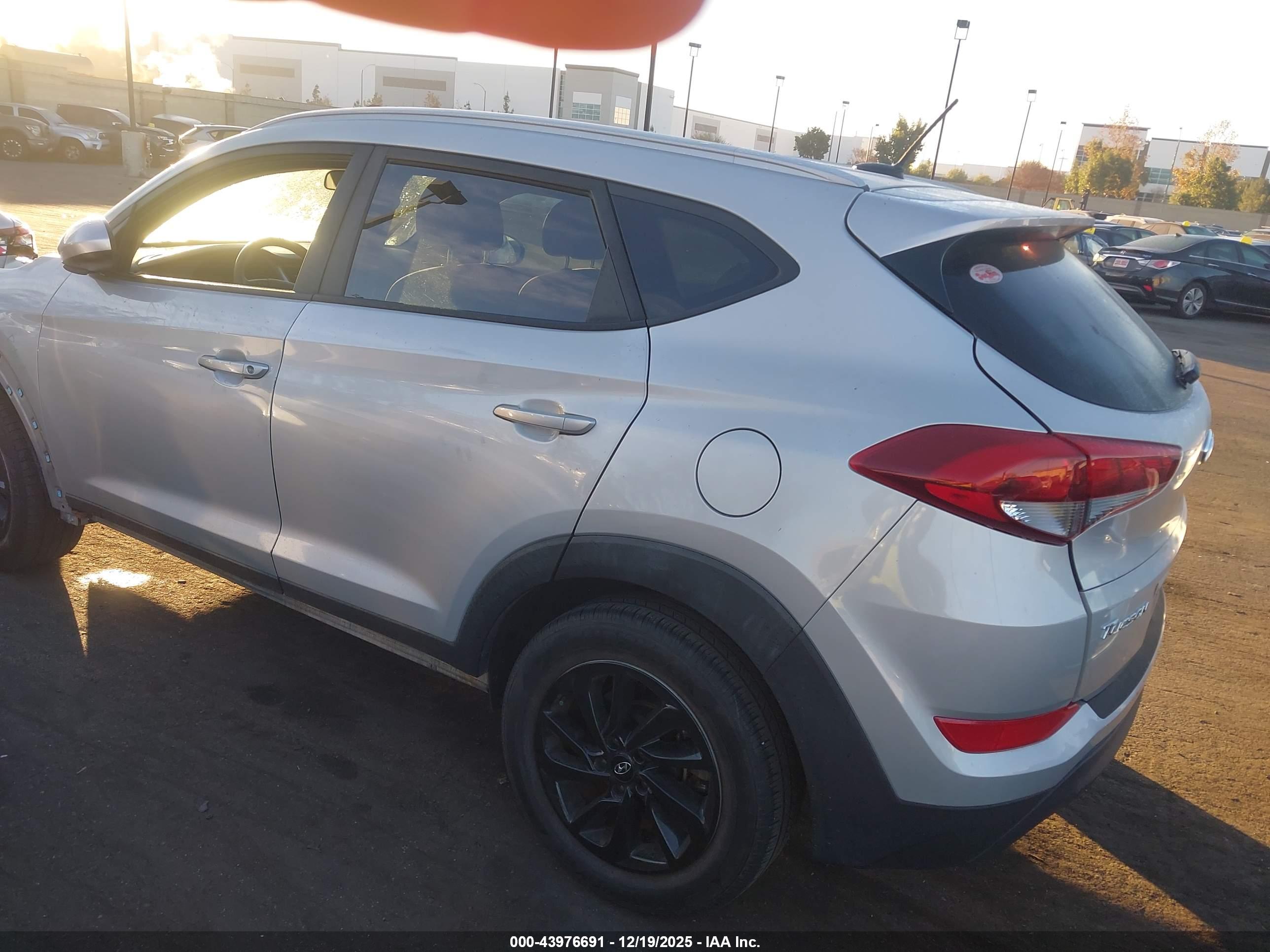 HYUNDAI TUCSON image 3
