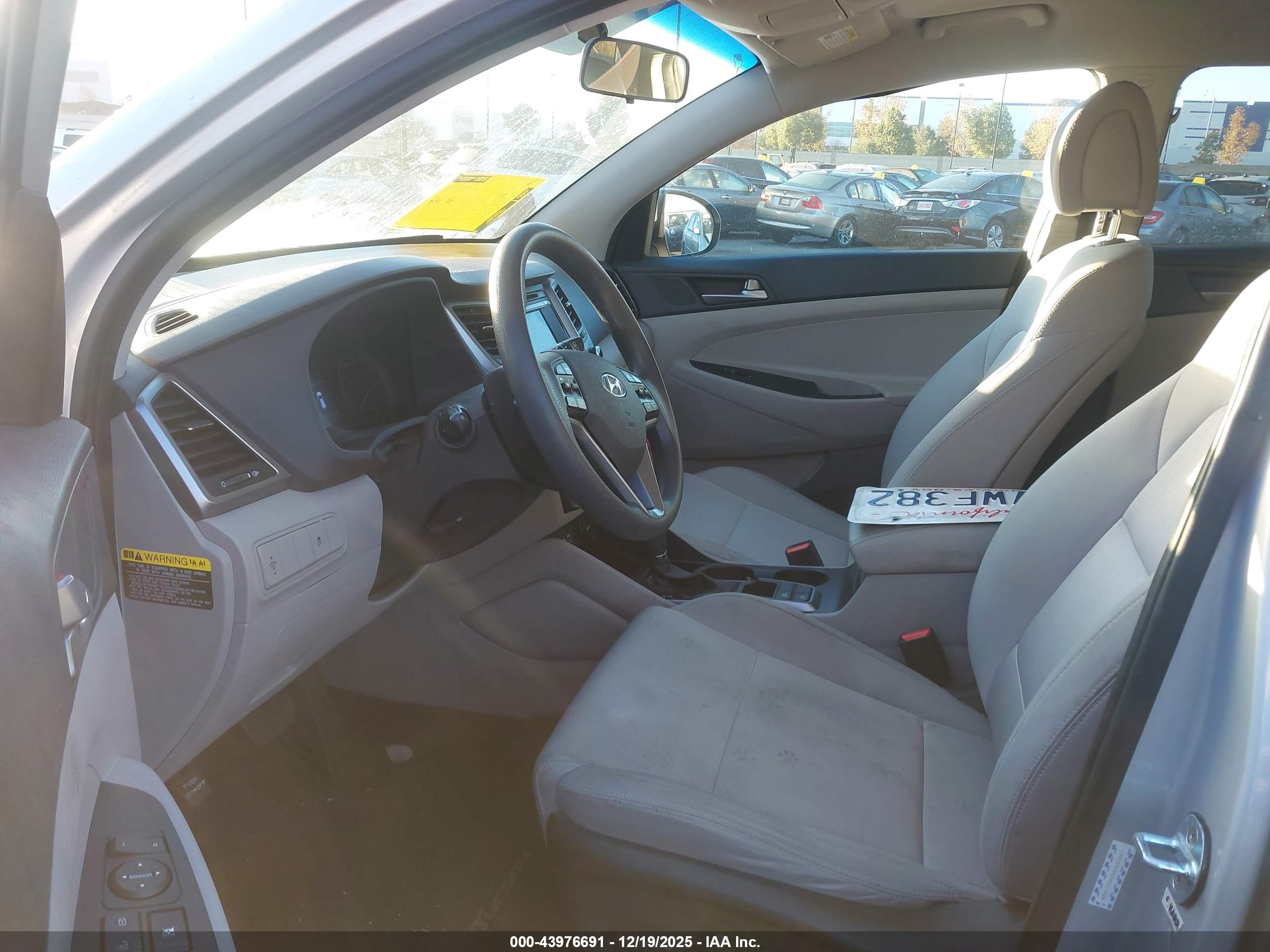 HYUNDAI TUCSON image 5