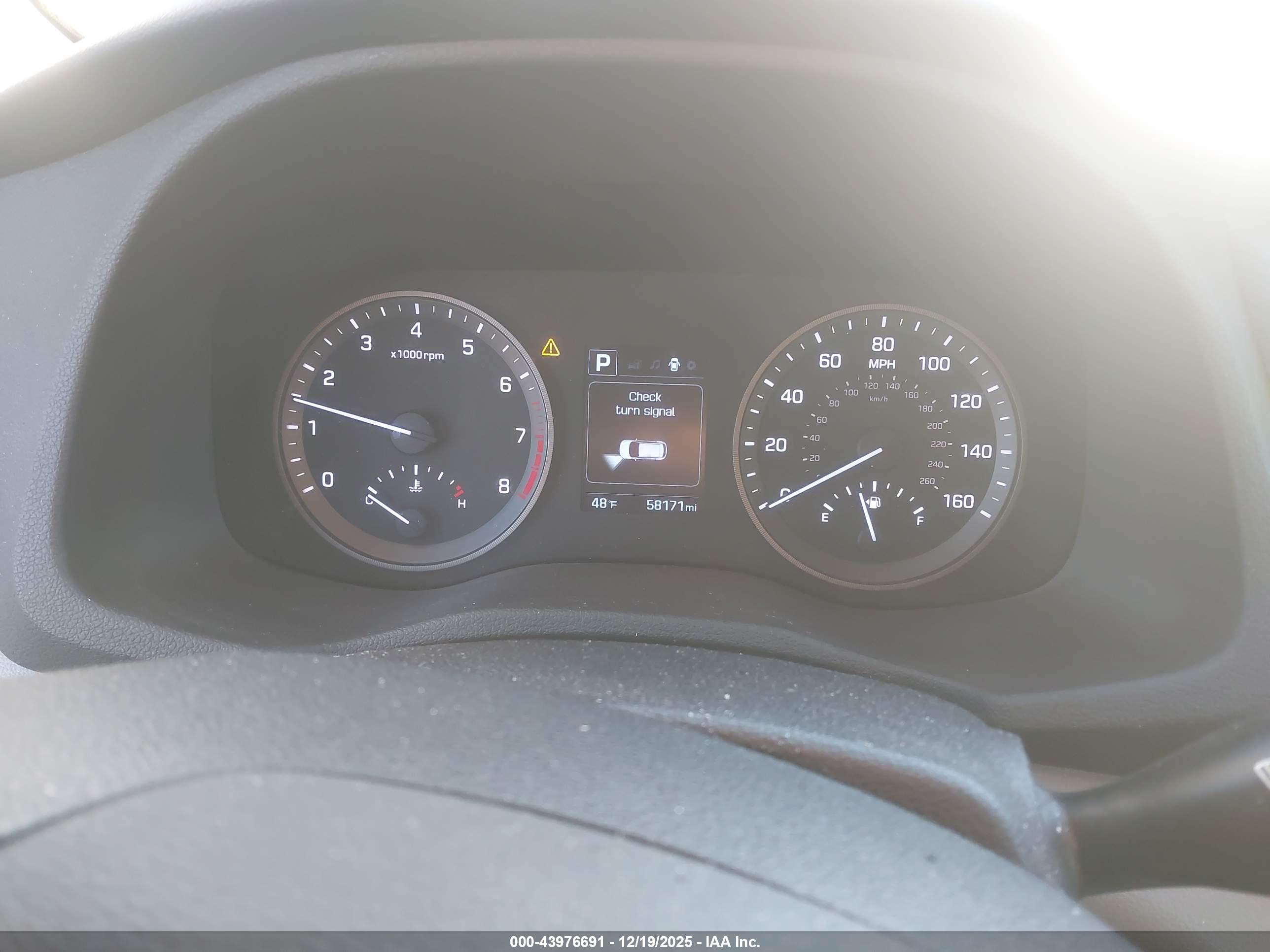 HYUNDAI TUCSON image 7
