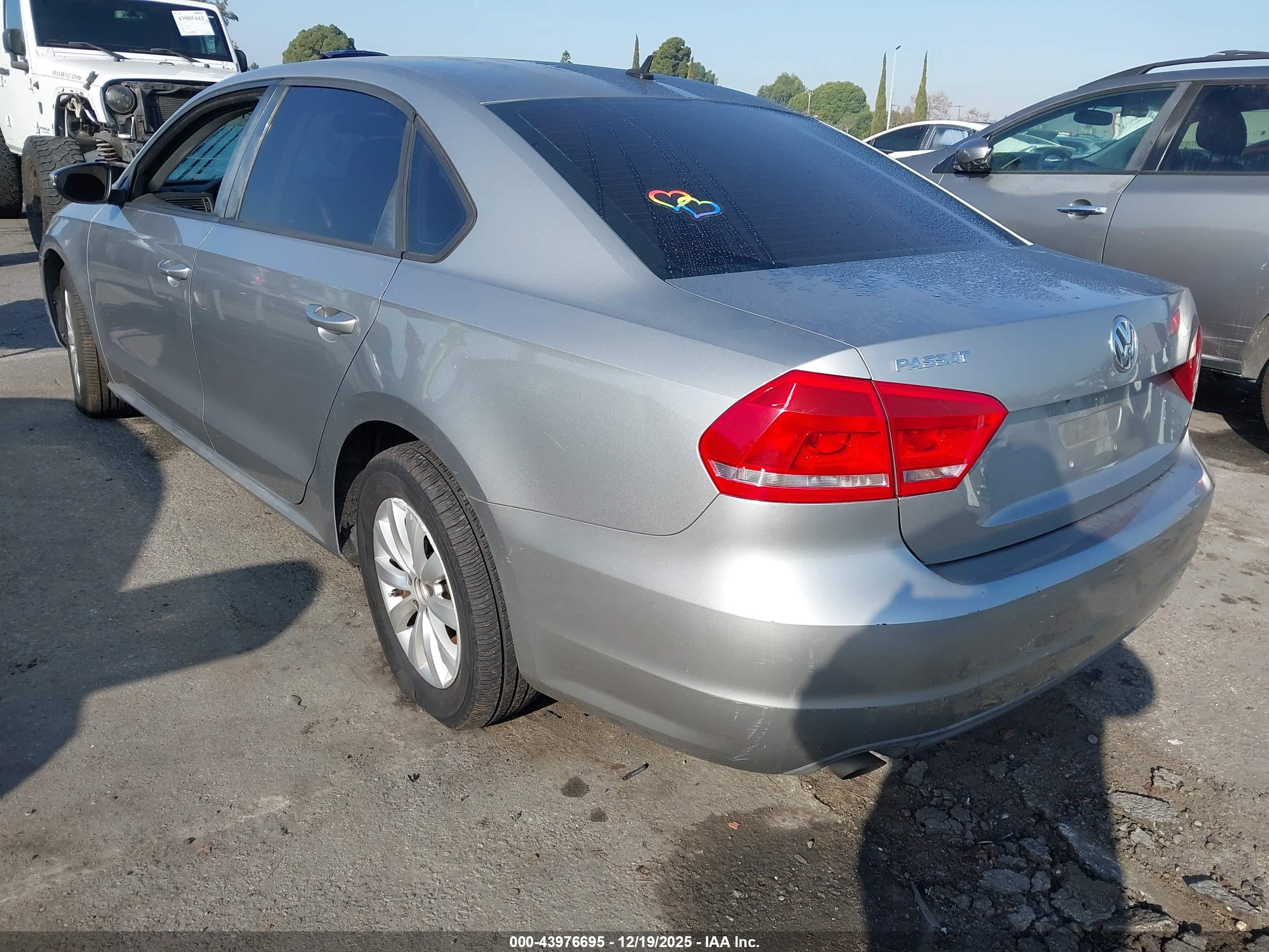 VOLKSWAGEN PASSAT image 3