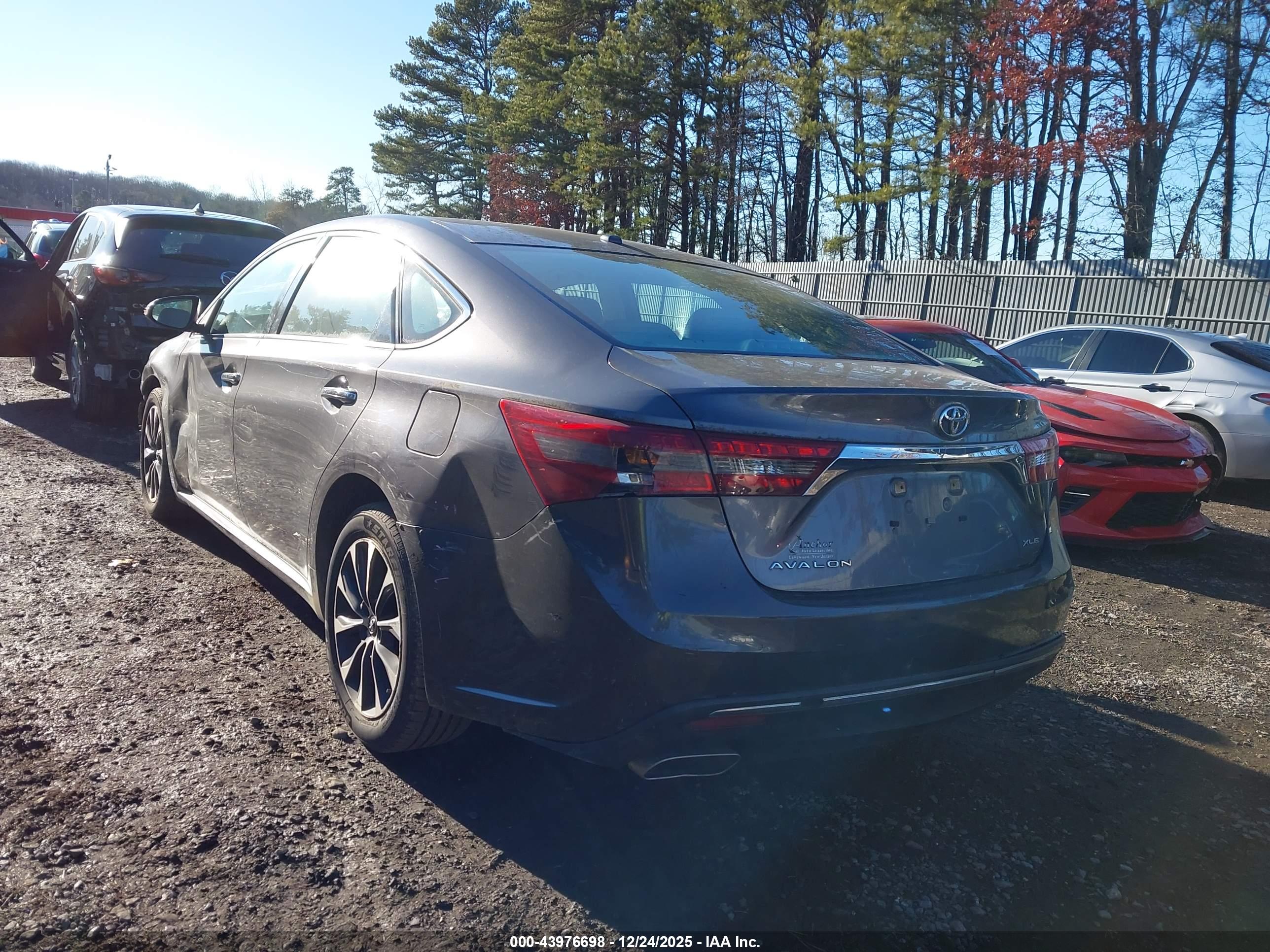 TOYOTA AVALON image 3