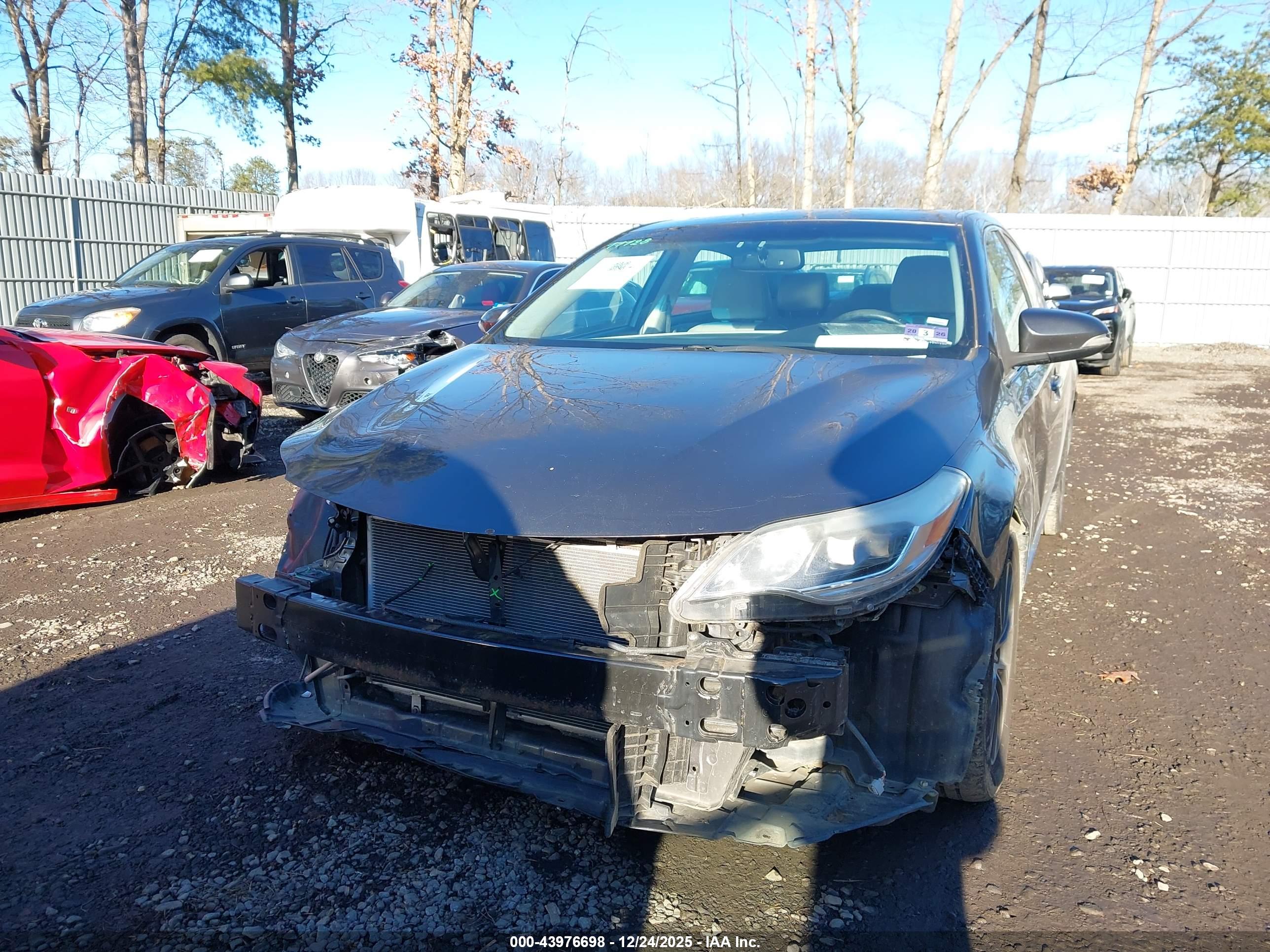 TOYOTA AVALON image 6