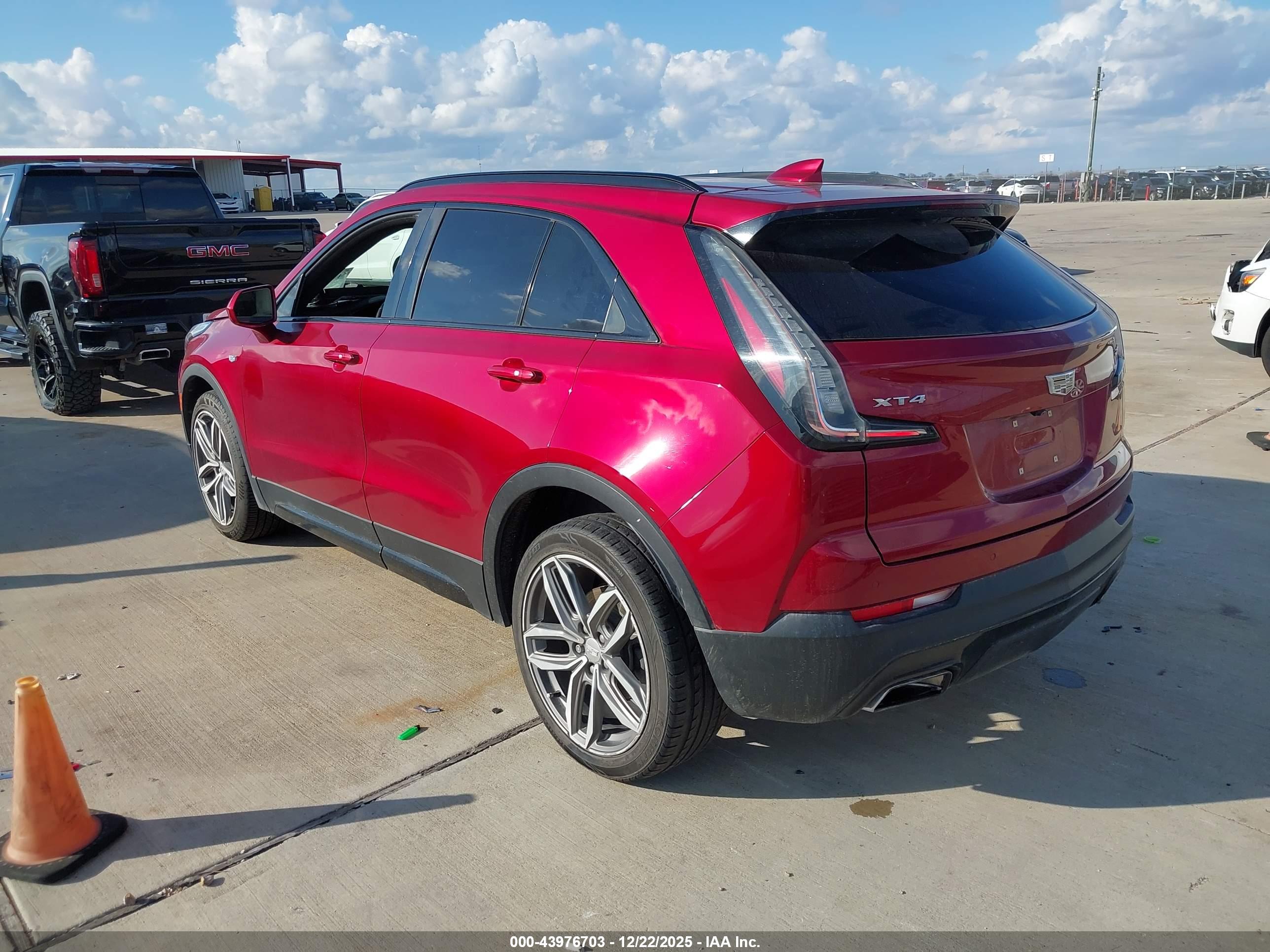 CADILLAC XT4 image 3