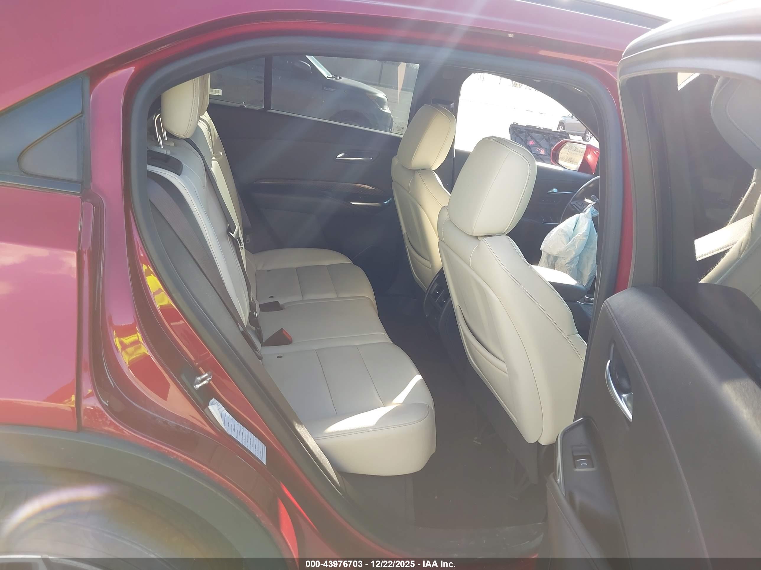 CADILLAC XT4 image 8