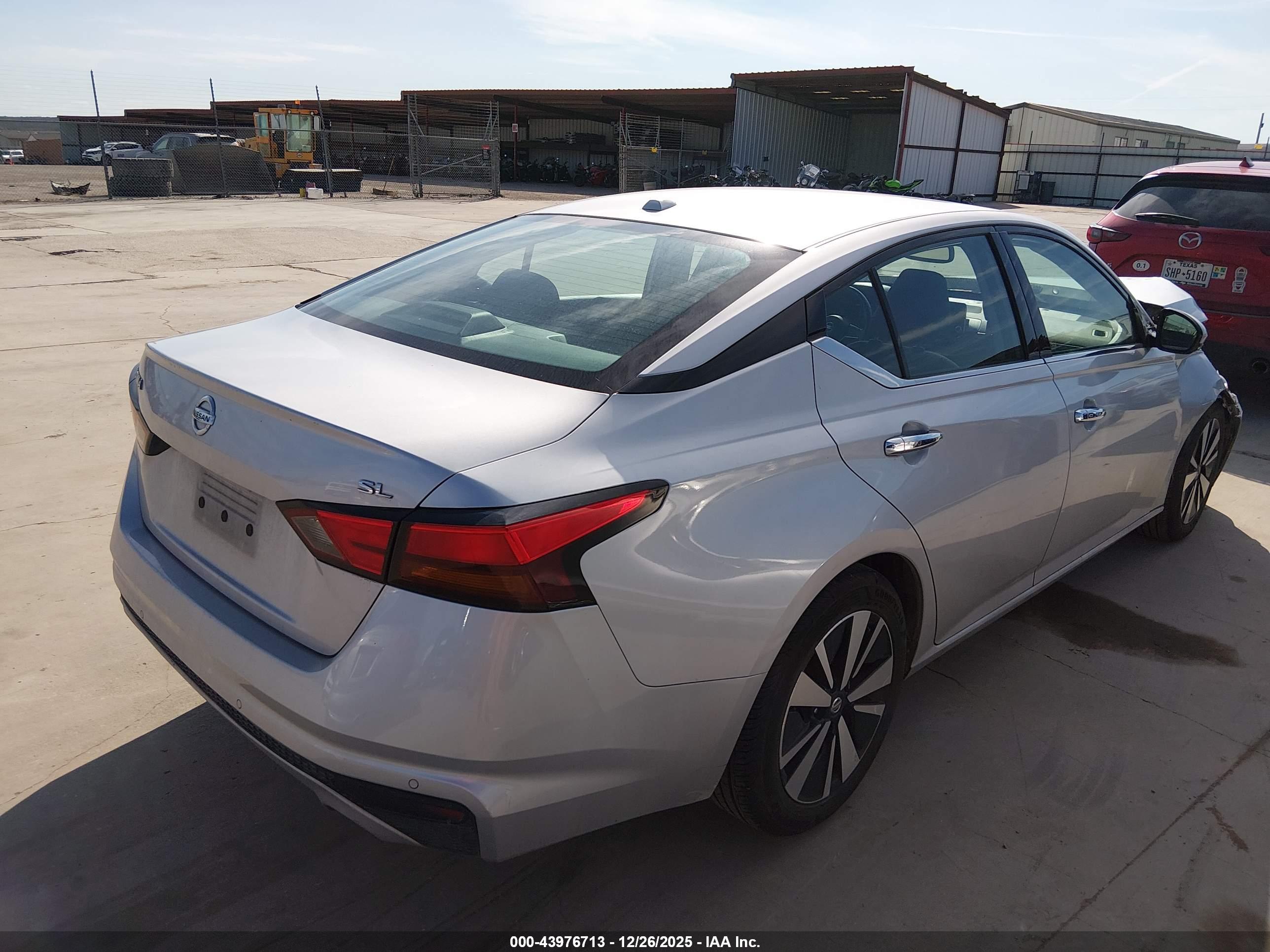 NISSAN ALTIMA image 4