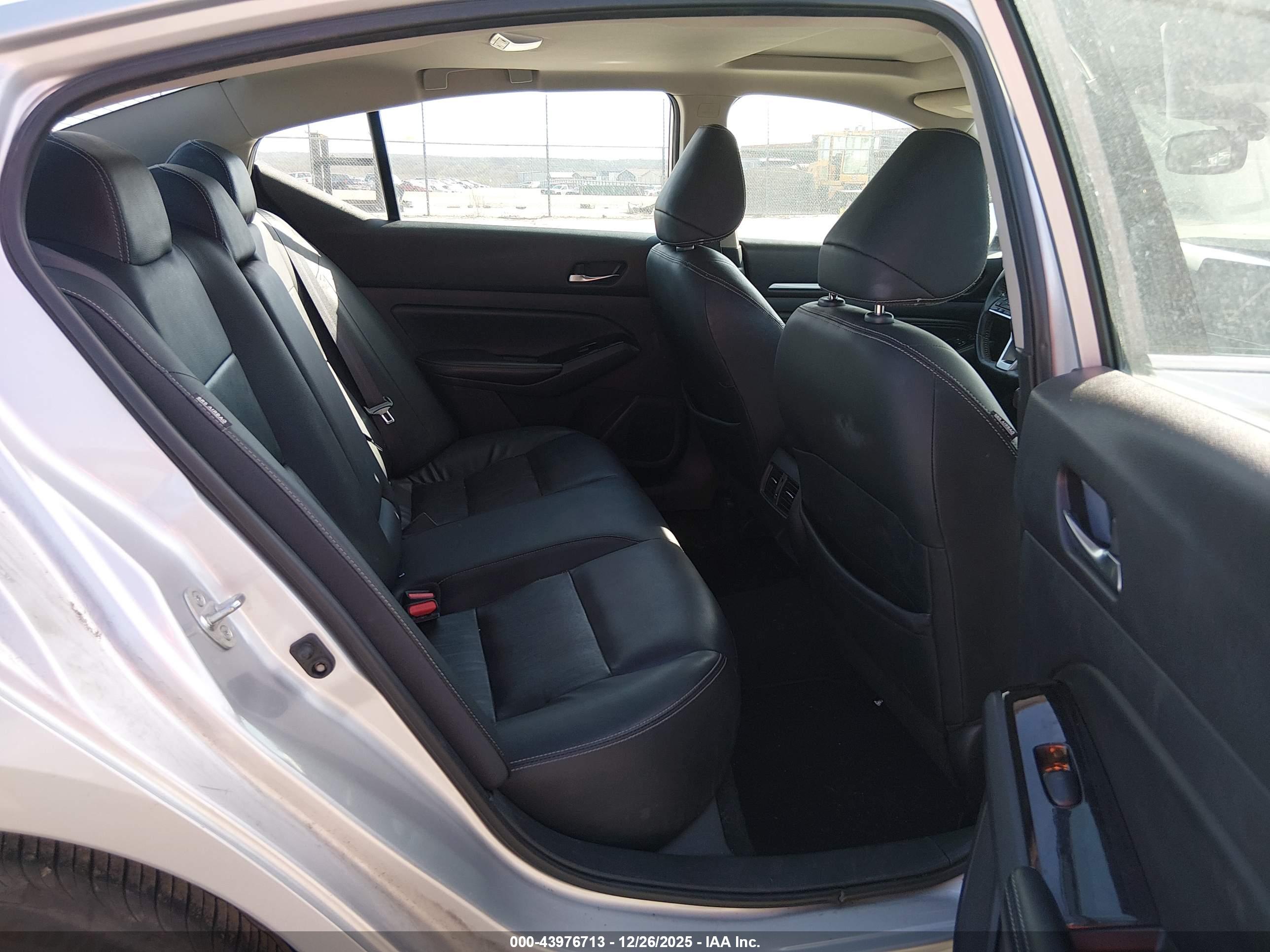 NISSAN ALTIMA image 8