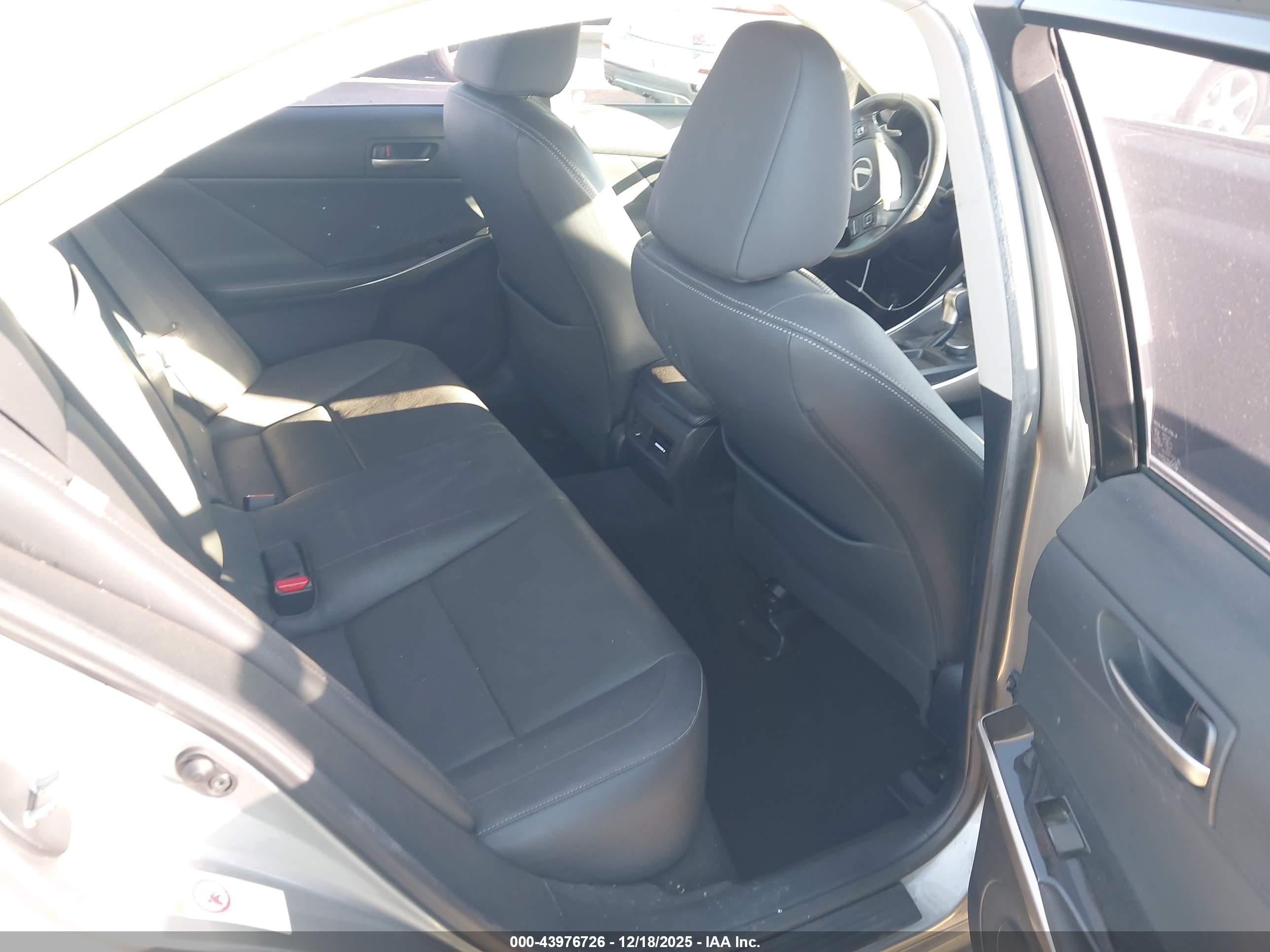 LEXUS IS image 8