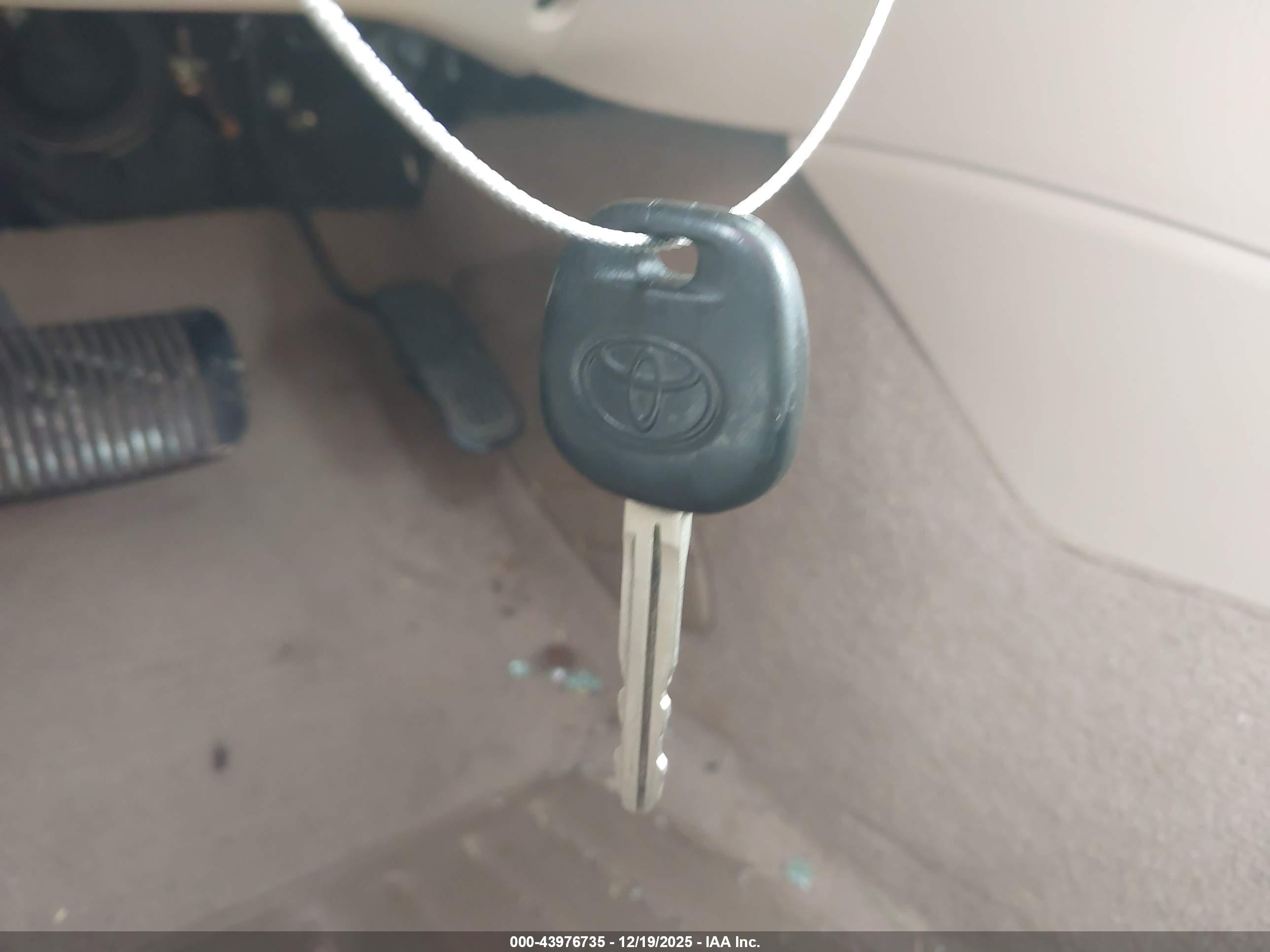 TOYOTA CAMRY image 11