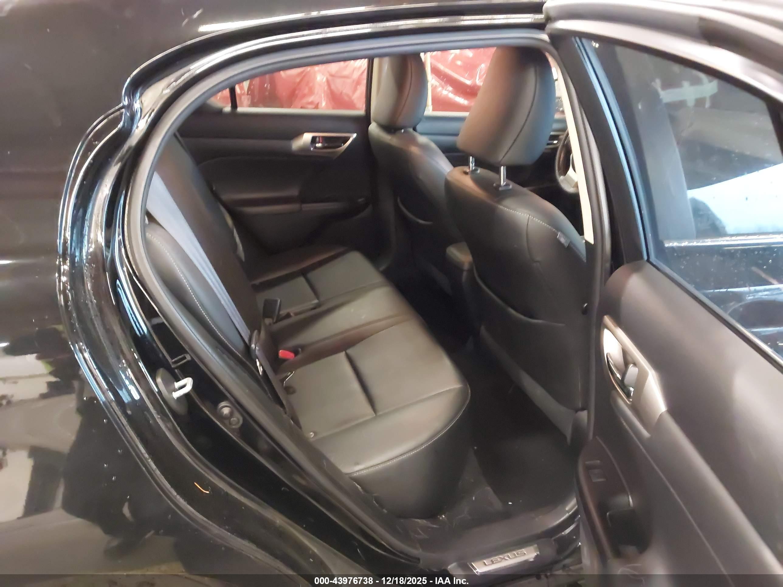 LEXUS CT image 8