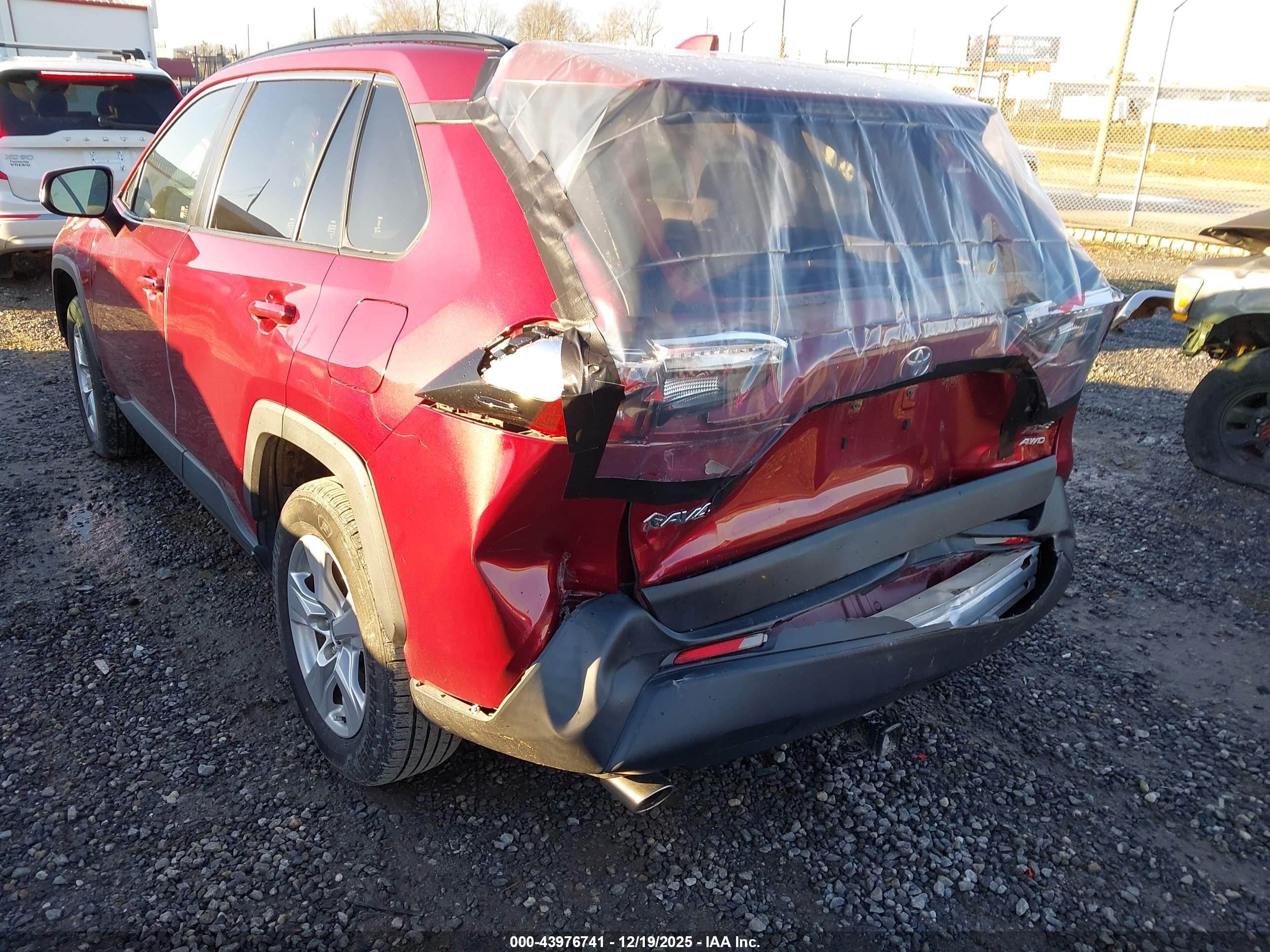 TOYOTA RAV4 image 3