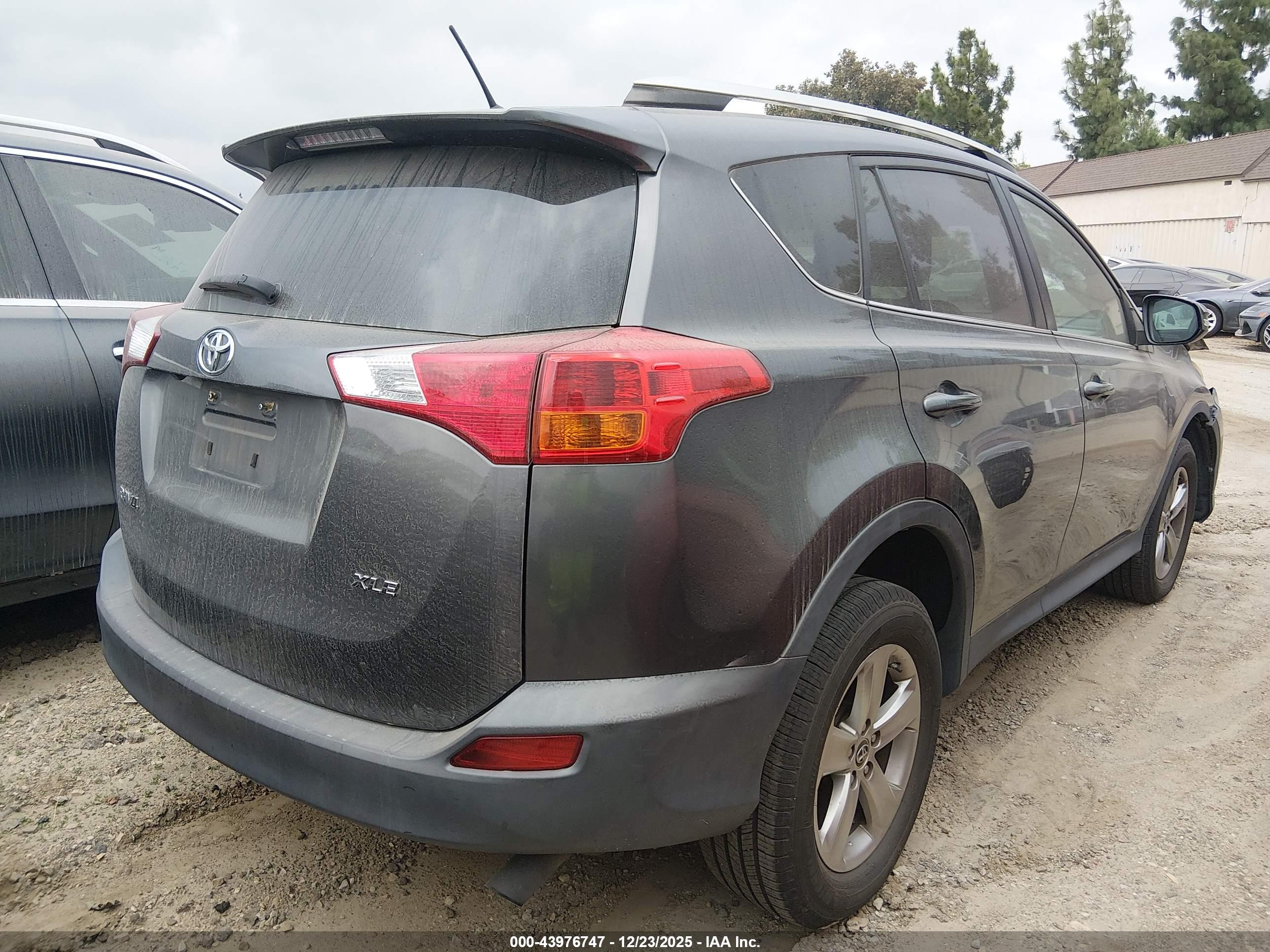 TOYOTA RAV4 image 4