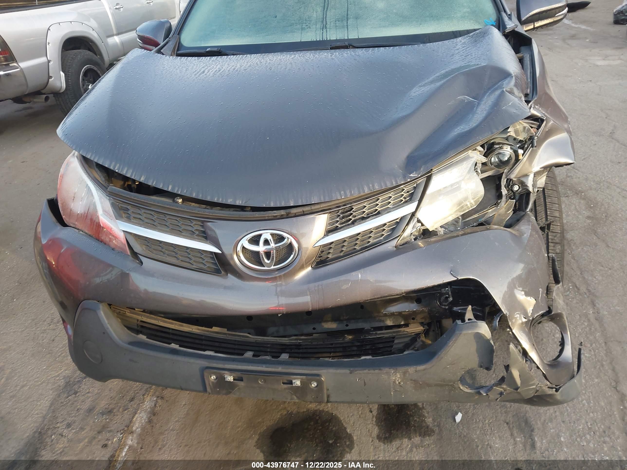 TOYOTA RAV4 image 6