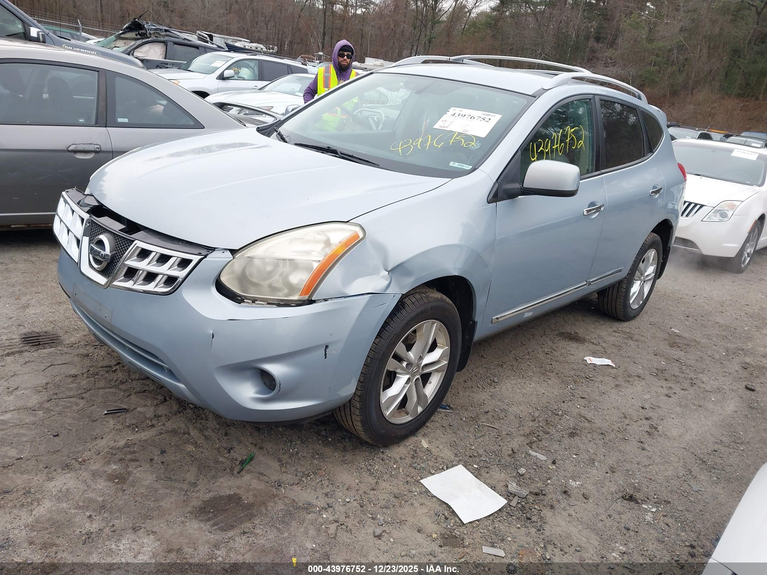NISSAN ROGUE image 2